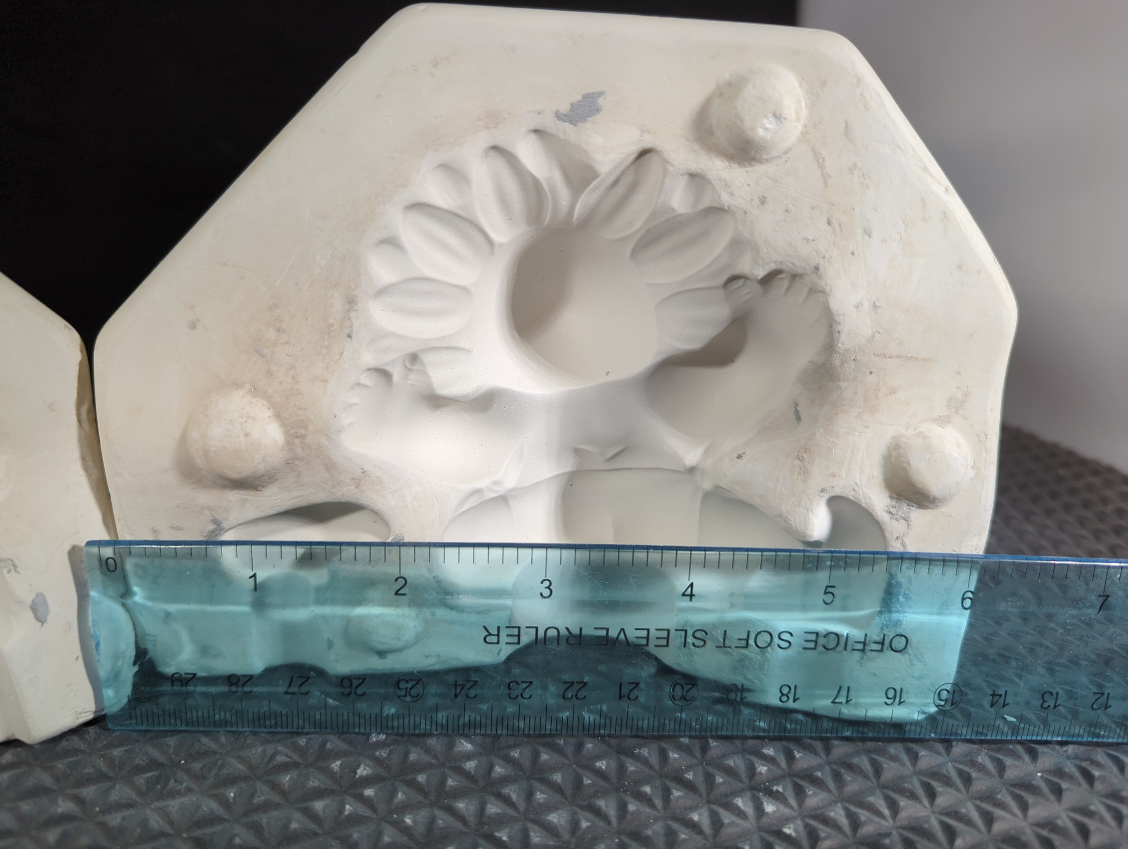 CM0484 - D-1655 Dona's Mold Mini Sunflower Baby w Hands Up