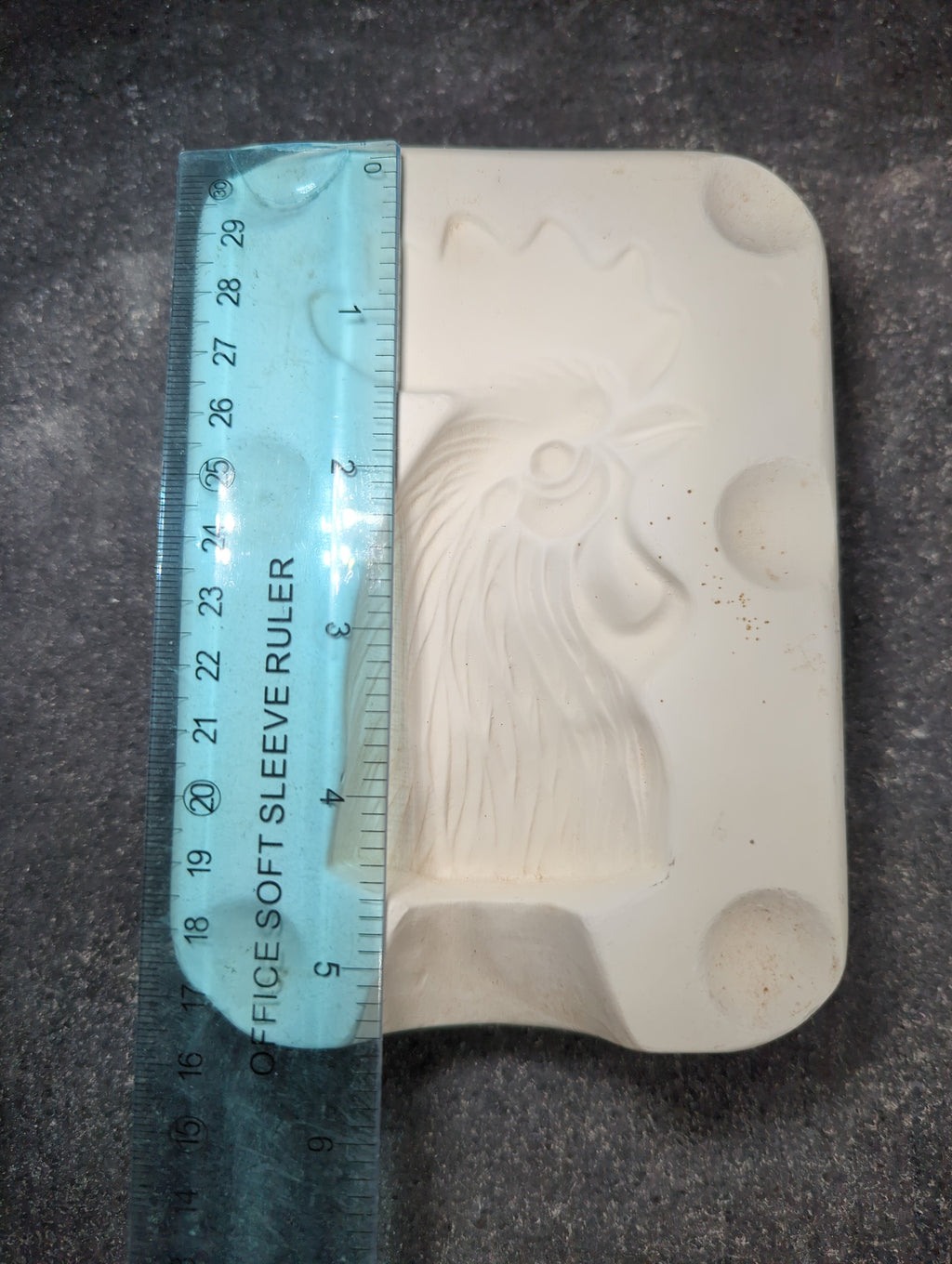 CM0106 - Unmarked Chicken Spoon Rest?