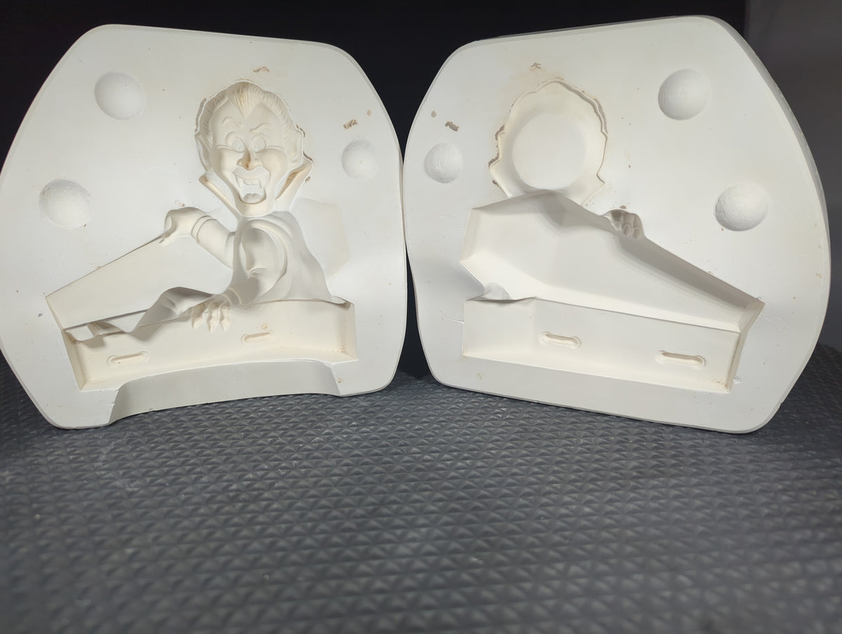 CM0989 - 1527 Kimple Dracula Mold