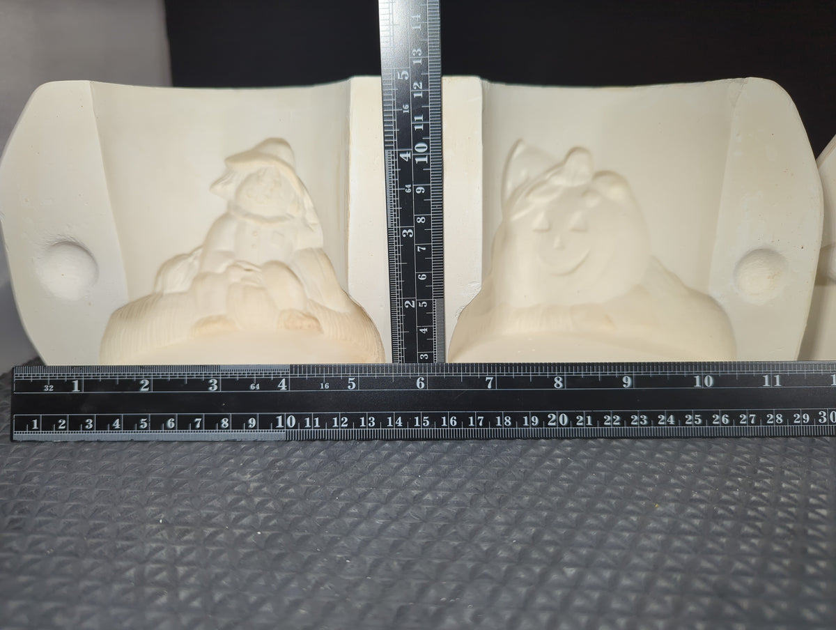 CM0984 - 381 CJ Molds Pumpkin and Scarecrow Candle Holder