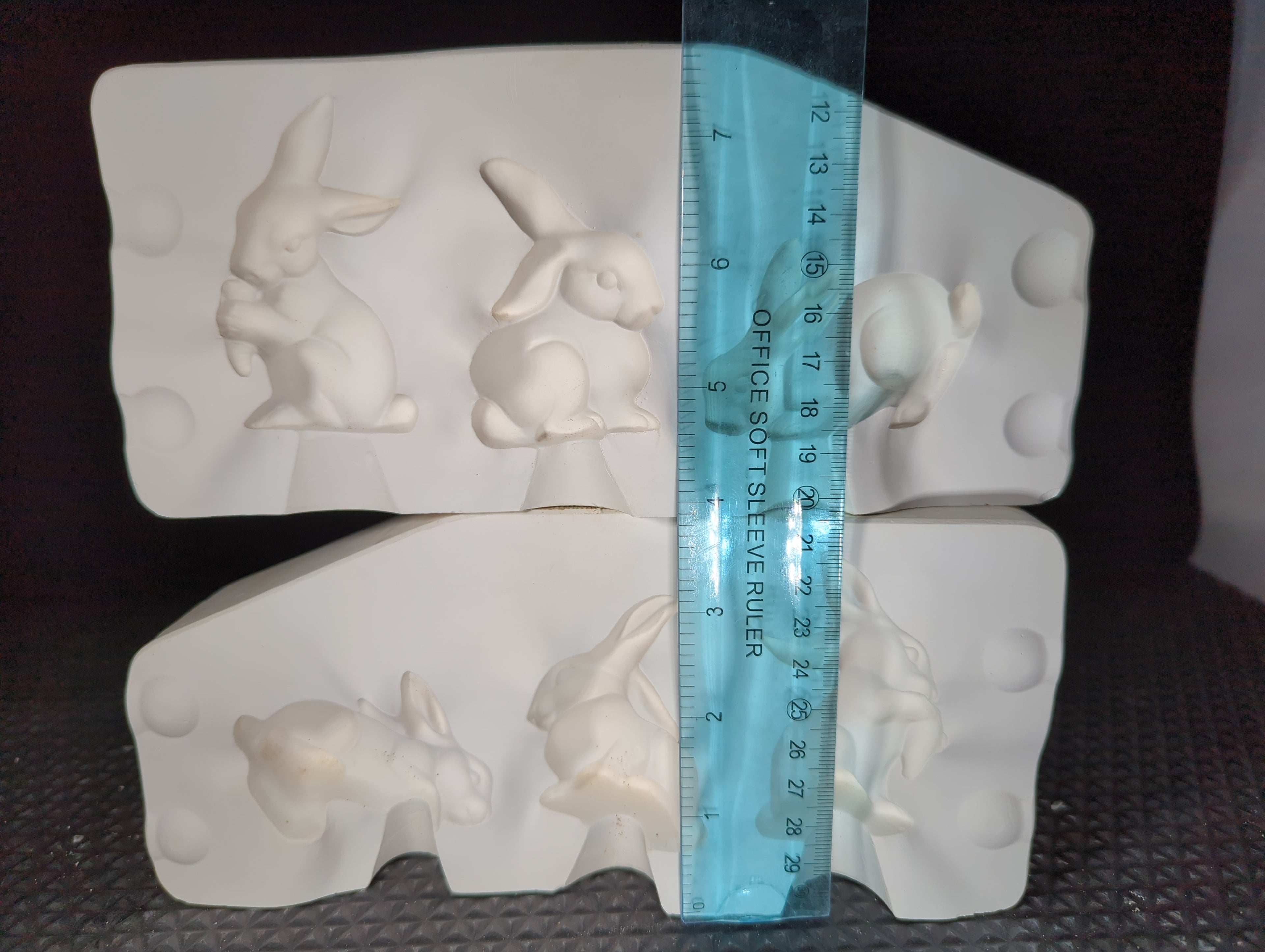 CM0258 - HC-9386 Heinz & Co Three Bunnies