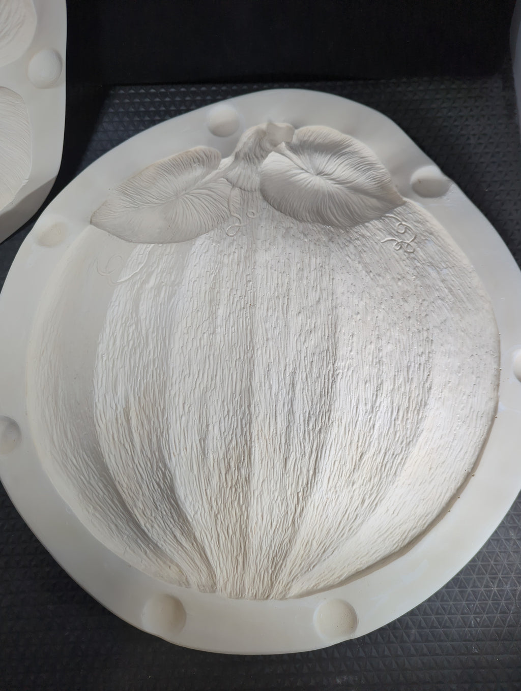 CM1002S - 1498 Iandola Molds Pumpkin Platter  **SipNSlip** Not for Sale