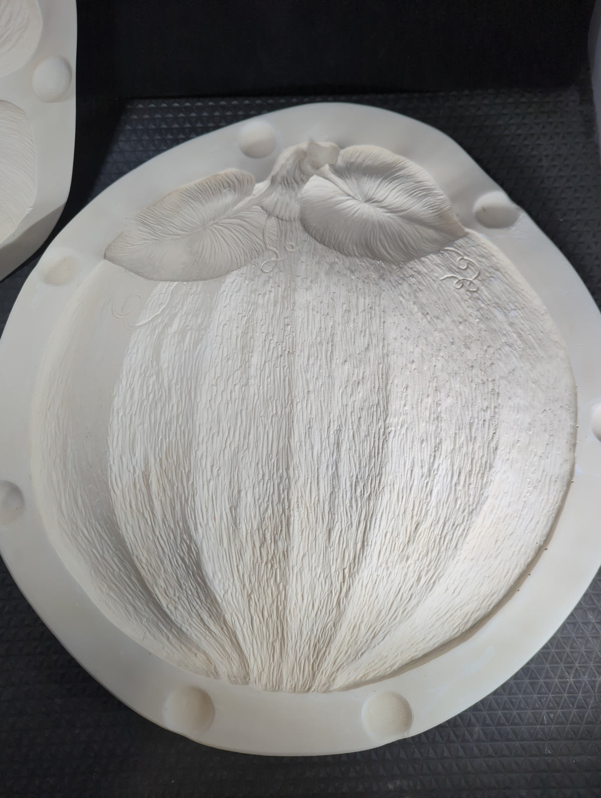 CM1002S - 1498 Iandola Molds Pumpkin Platter  **SipNSlip** Not for Sale