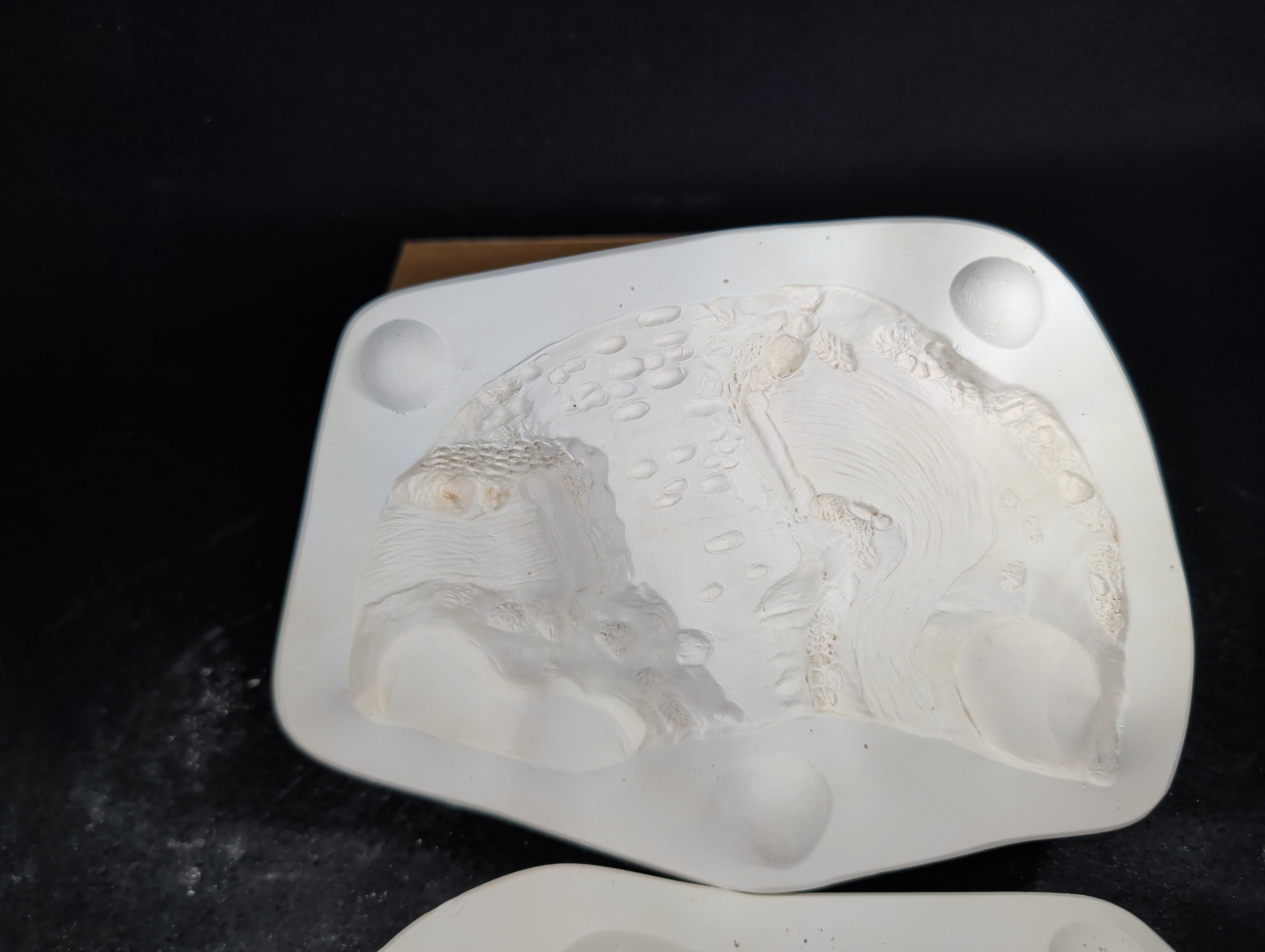 CM0010 - H516A Hershey  Large Round Ornament w-Covered Bridge, horse, sleigh & truck mold