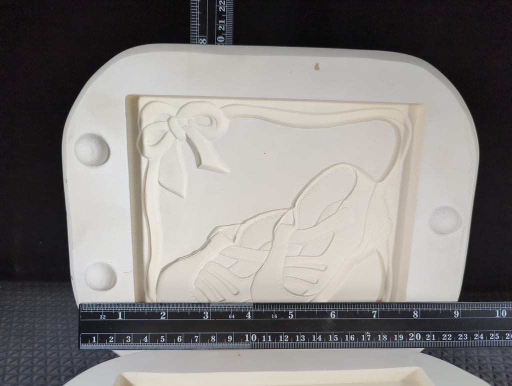 CM1562 - 479 Kelly Dancing Slippers Frame Mold