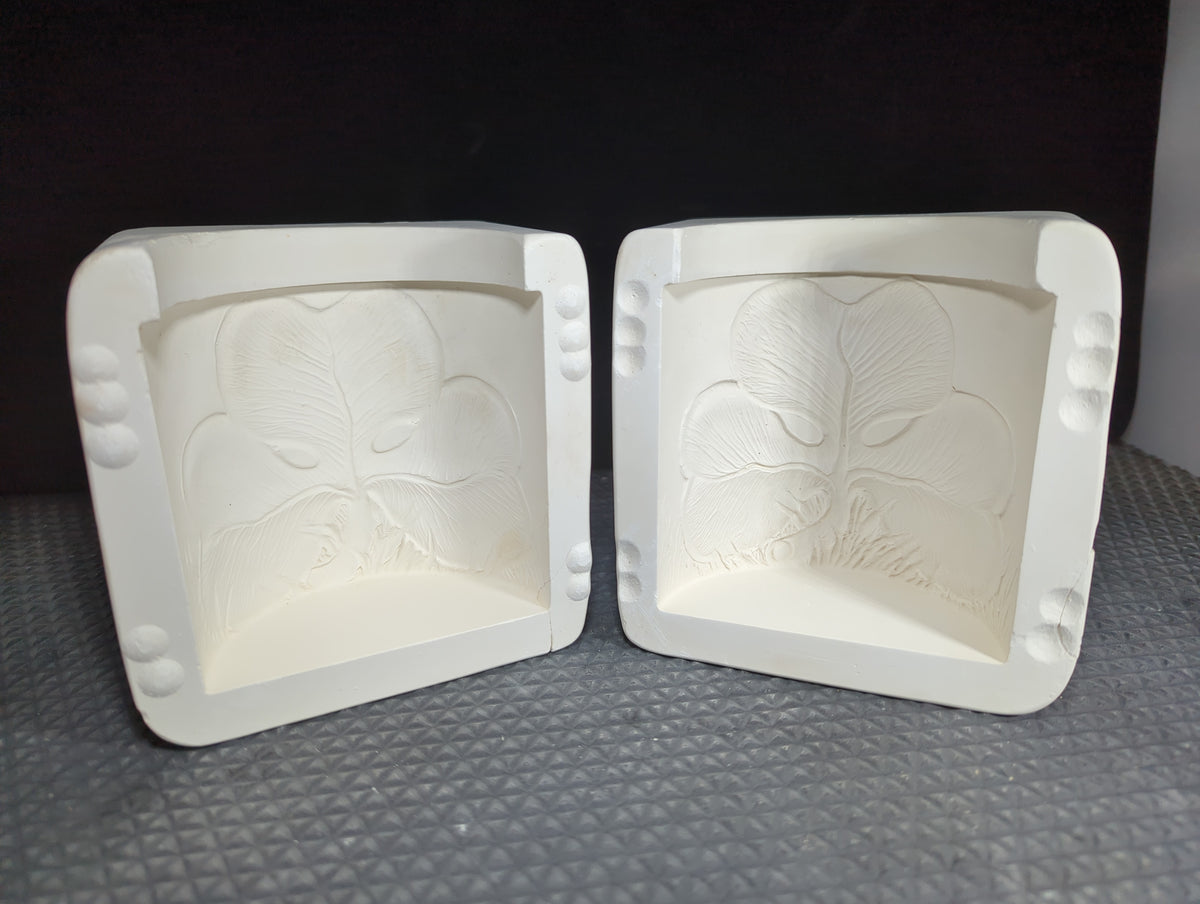 CM1096 - NM-3009 Nowells Shamrock Candle Holder