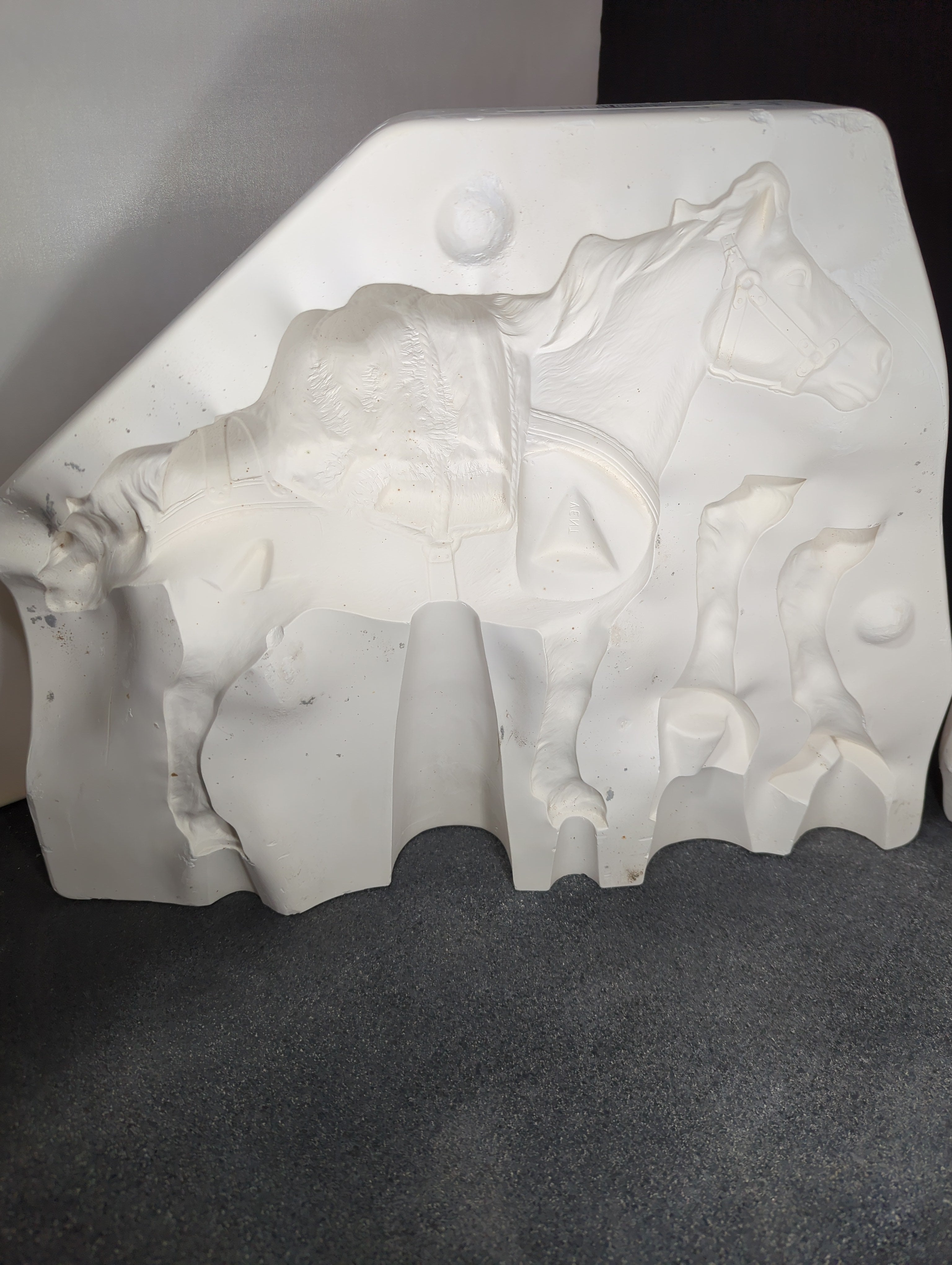 CM0149 - P598: Provincial Horse with Straps