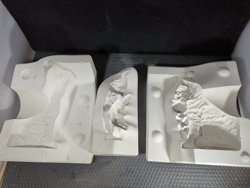 CM0912 - M-162 Trenton Molds Persian Cat and Kitten Planter
