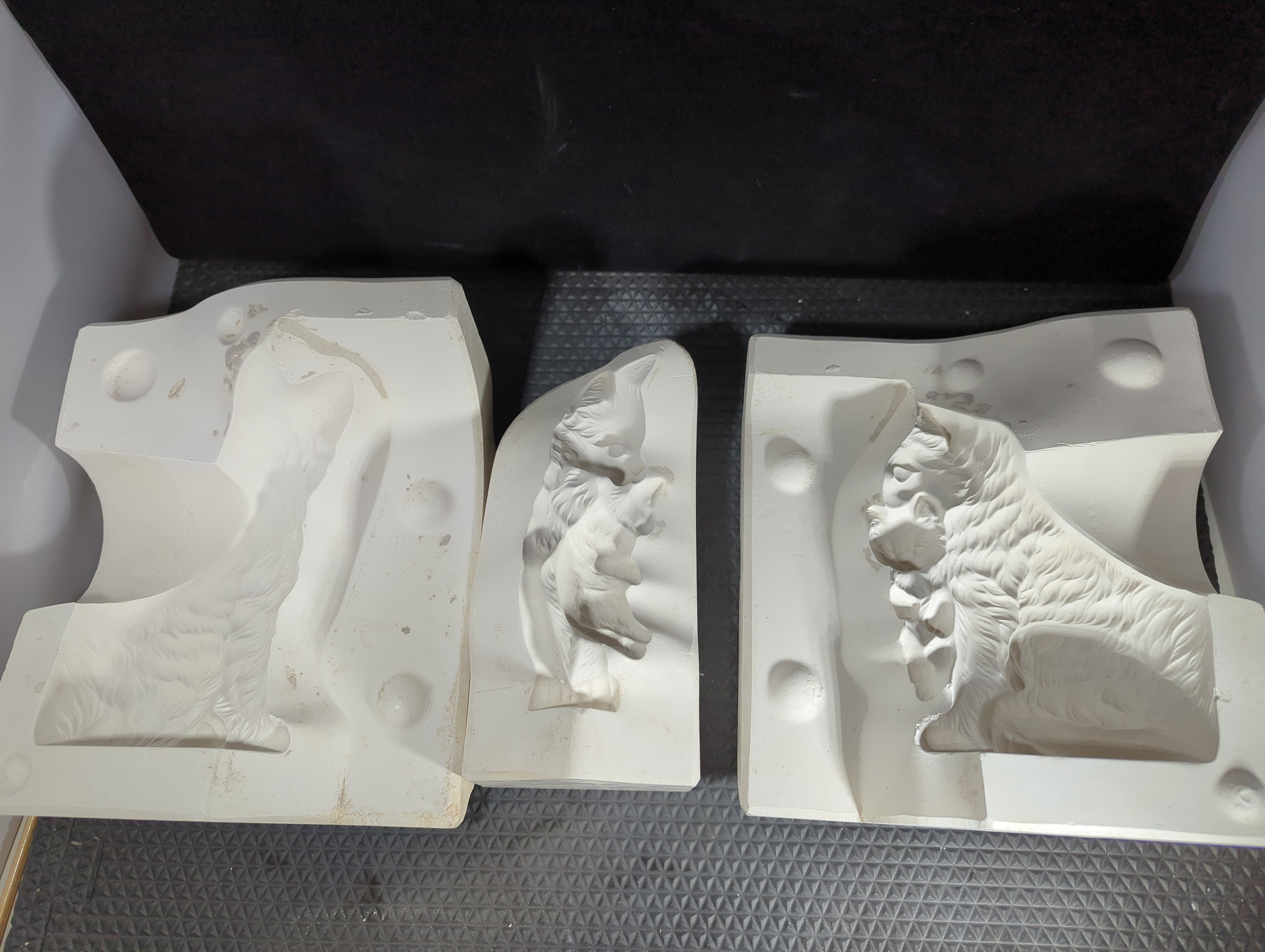 CM0912 - M-162 Trenton Molds Persian Cat and Kitten Planter