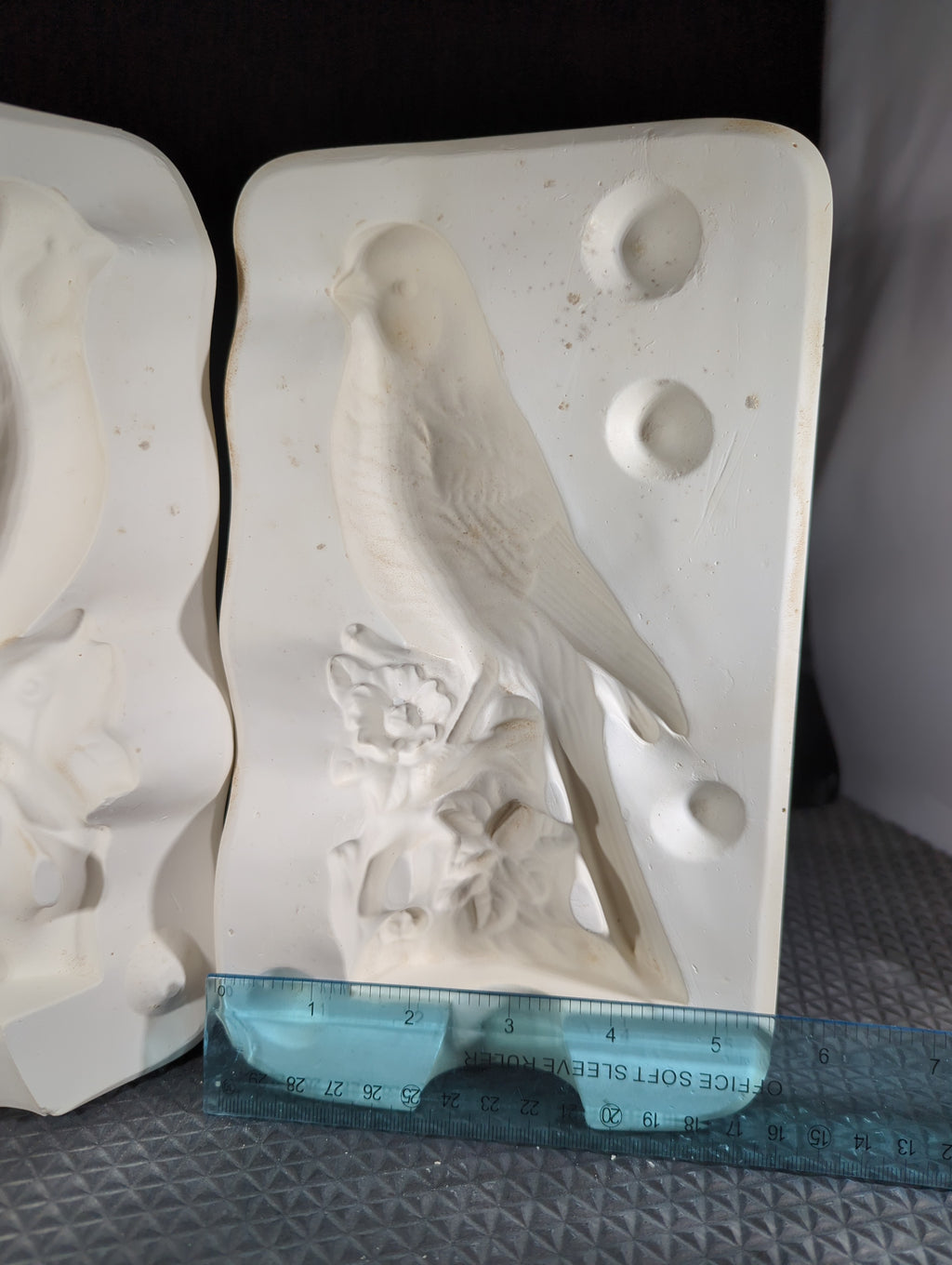 CM0533 - 43 Big D Molds Canary