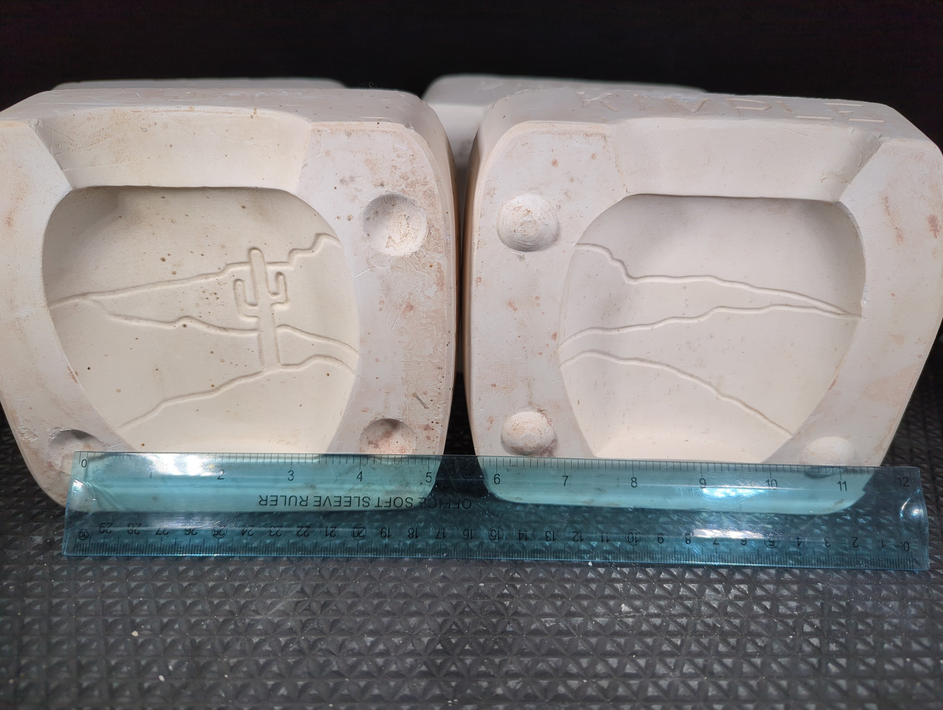 CM0299 - 1680 Kimple Small Pillow Vase
