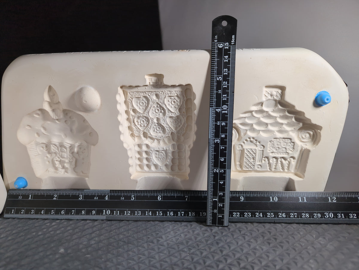 CM1361 - M1305 Mayco Gingerbread House(3)/ Cupcake Orn Mold