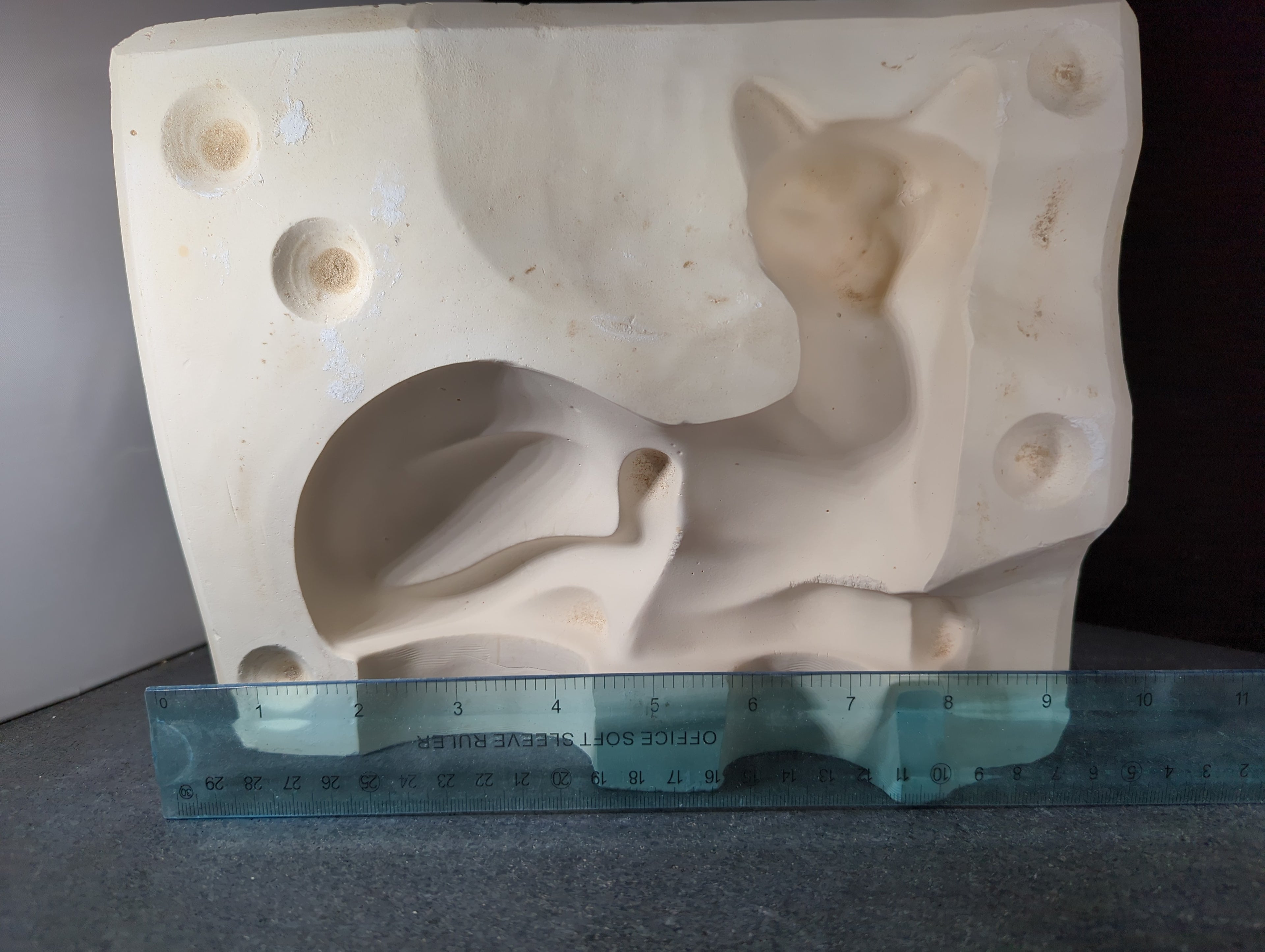 CM0197 - Medium Cat Laying Down