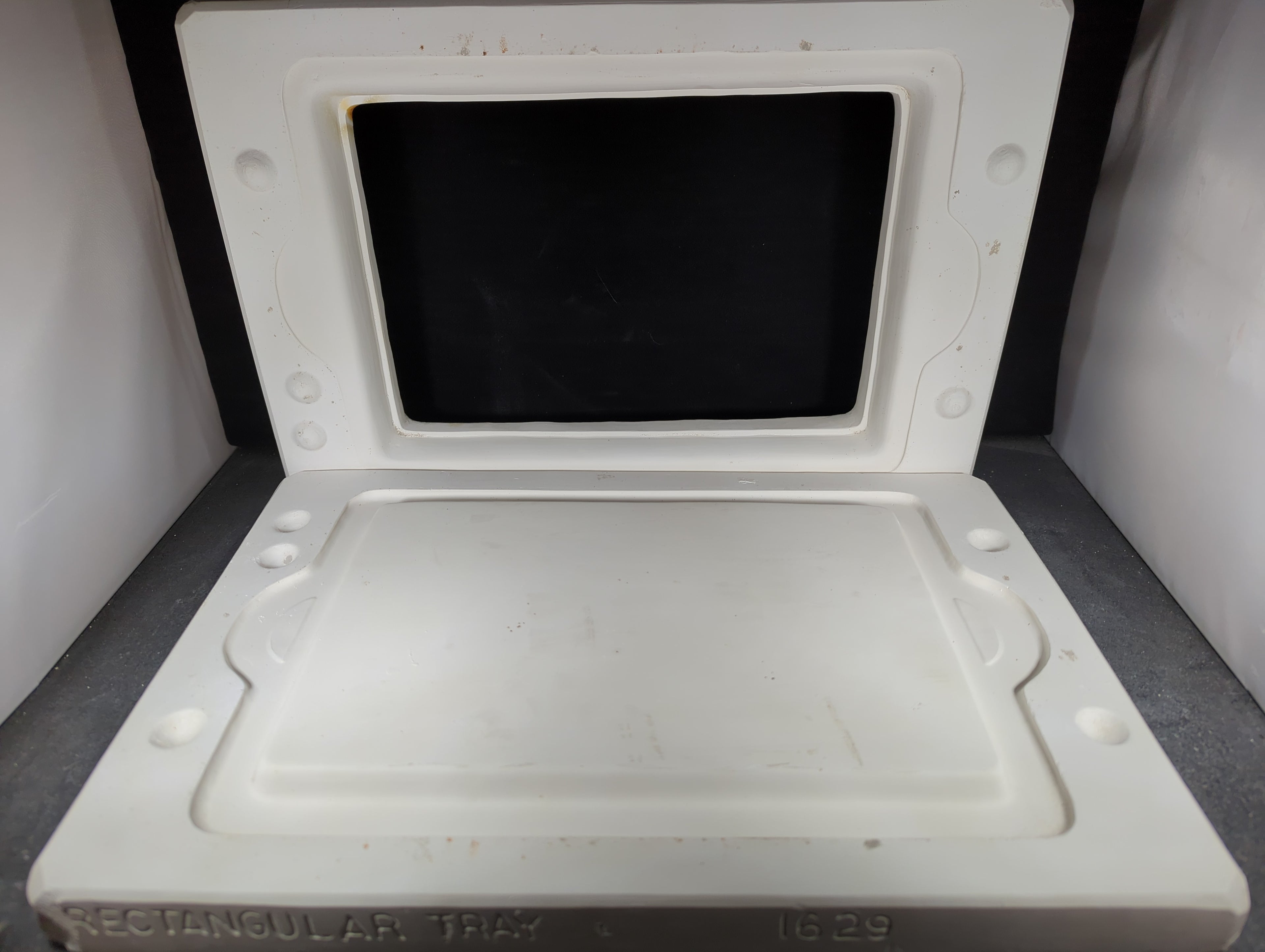 CM0199 - 1629 Boothe Large Handled Rectangular Tray