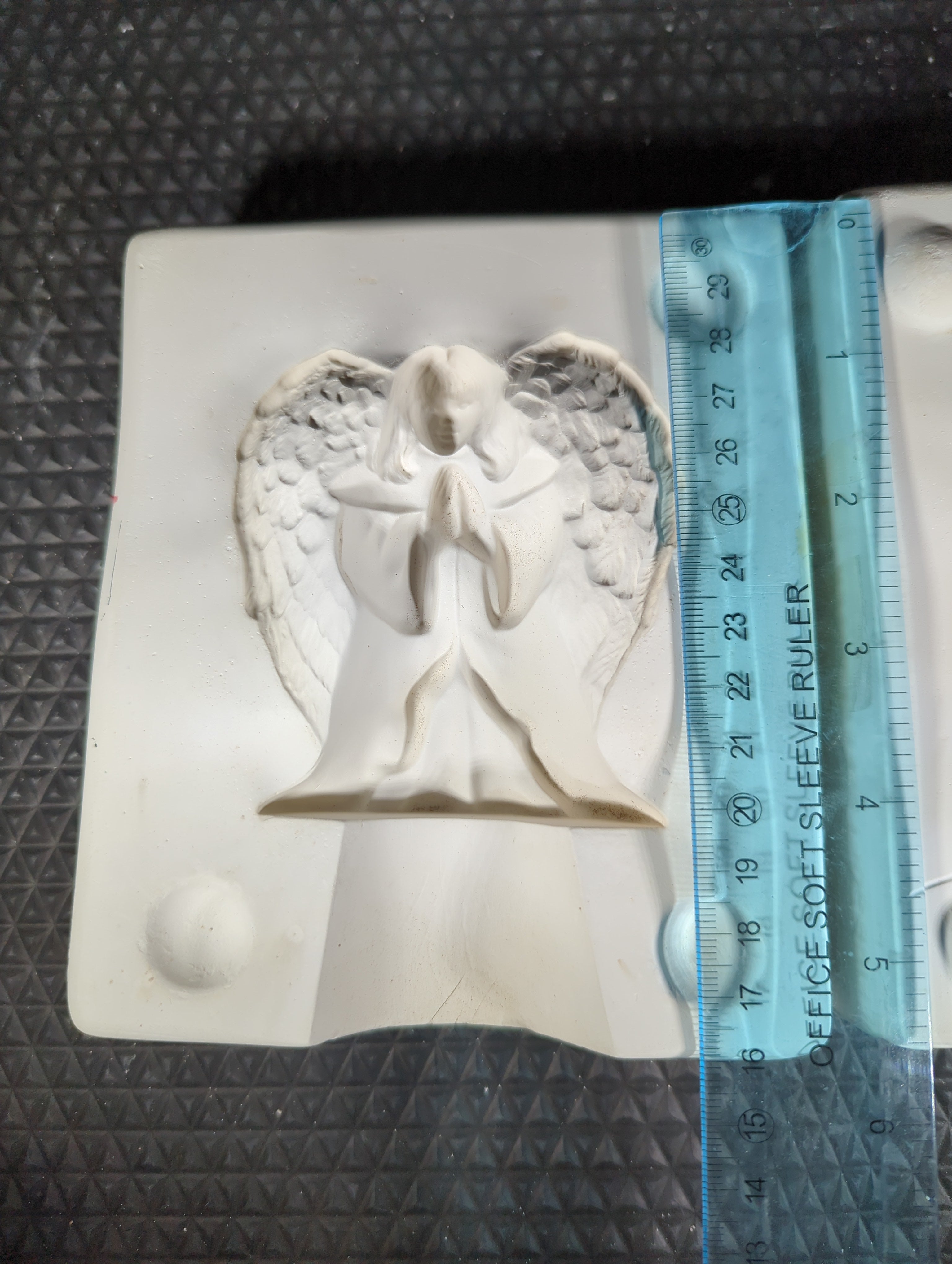 CM0479 - P 1038 Provincial Angel Praying