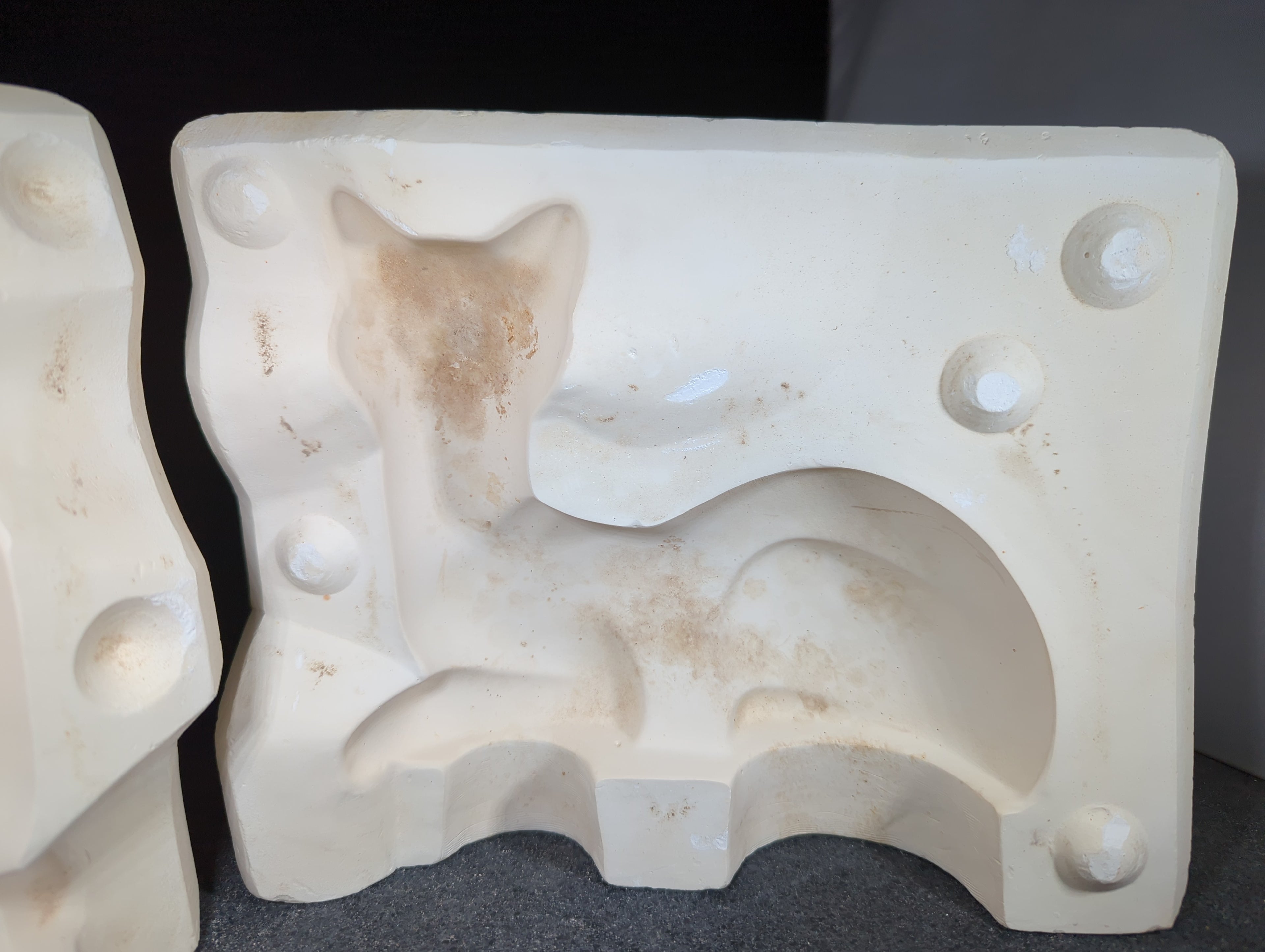 CM0197 - Medium Cat Laying Down