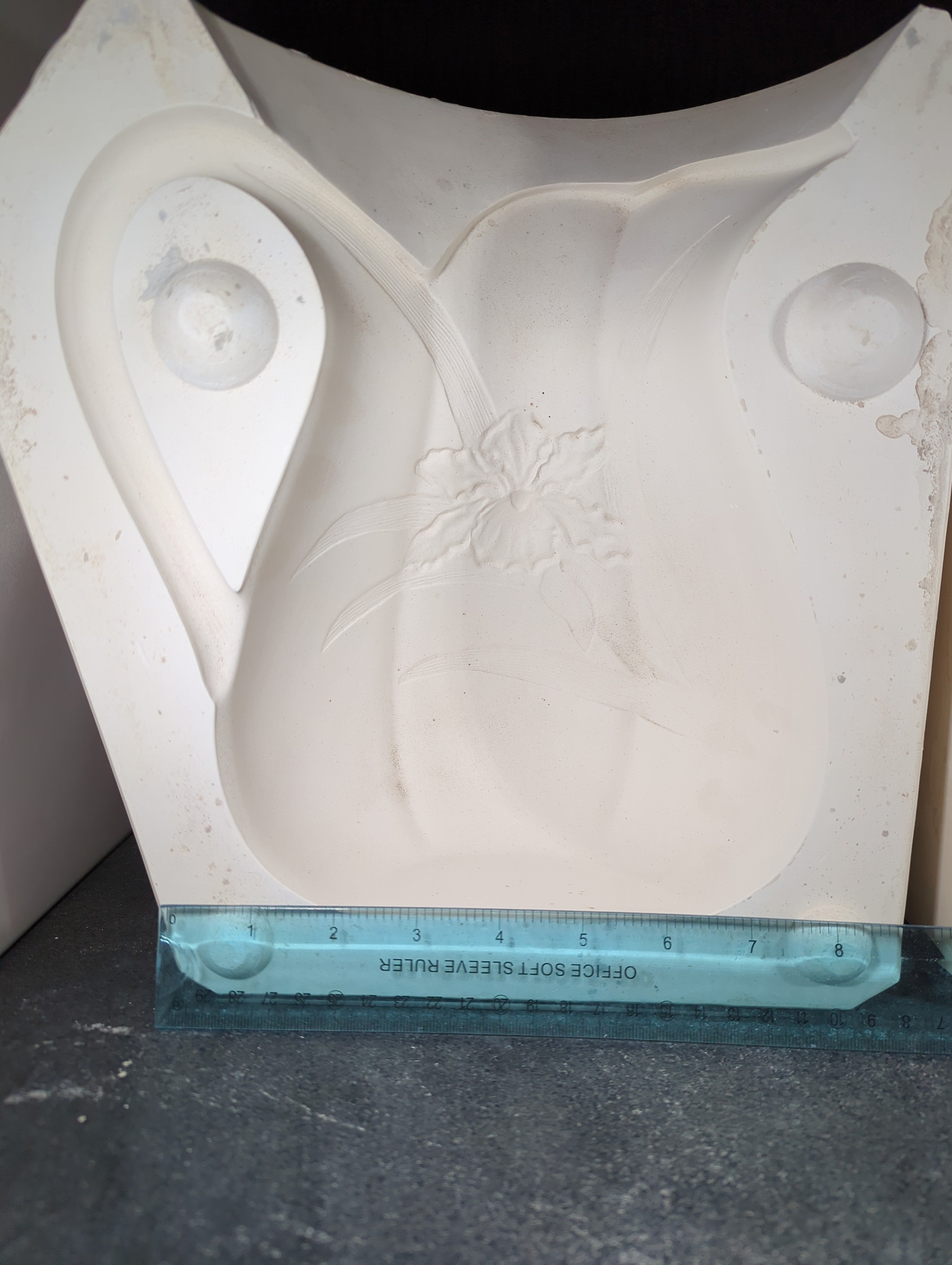 CM0138 - DM 870 Duncan Iris Pitcher