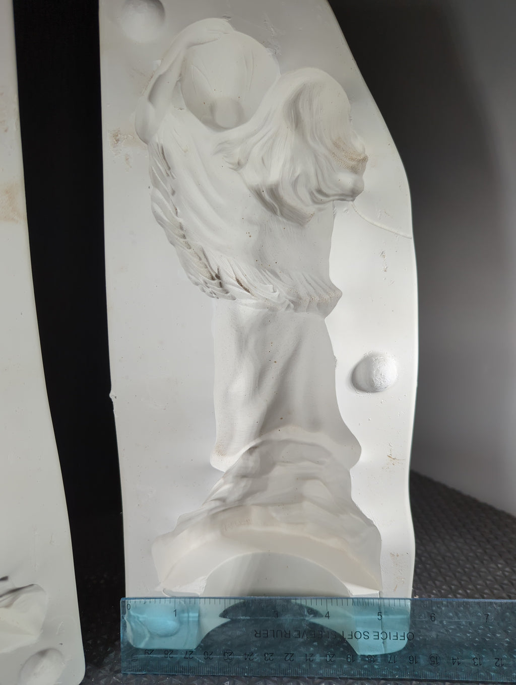 CM0344 - P875 Provincial Maiden with Jar
