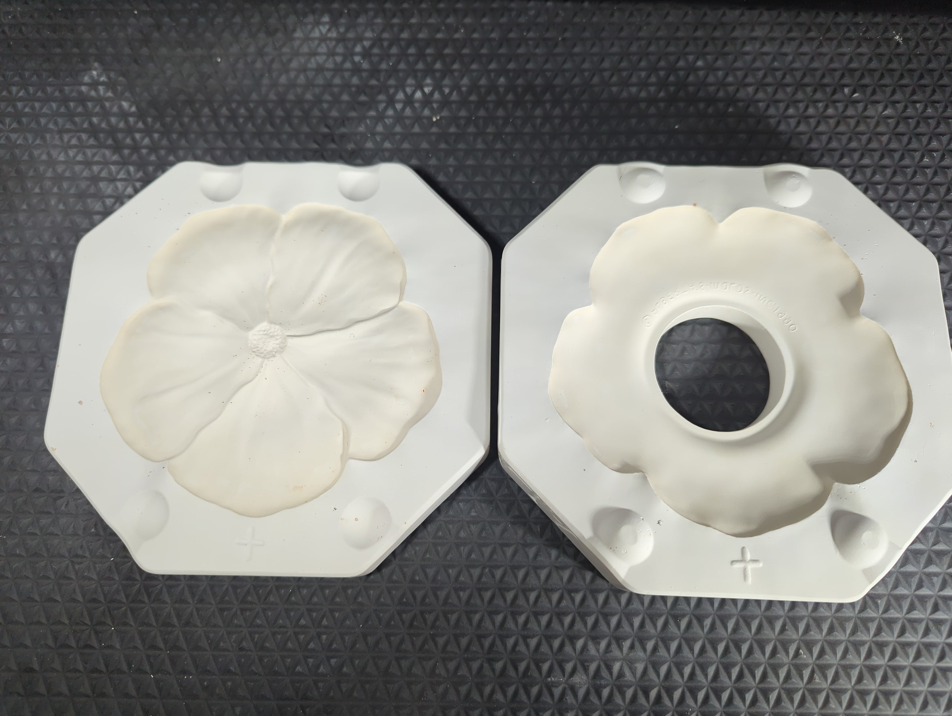 CM0779 - 1153 Alberta's Rose Plate