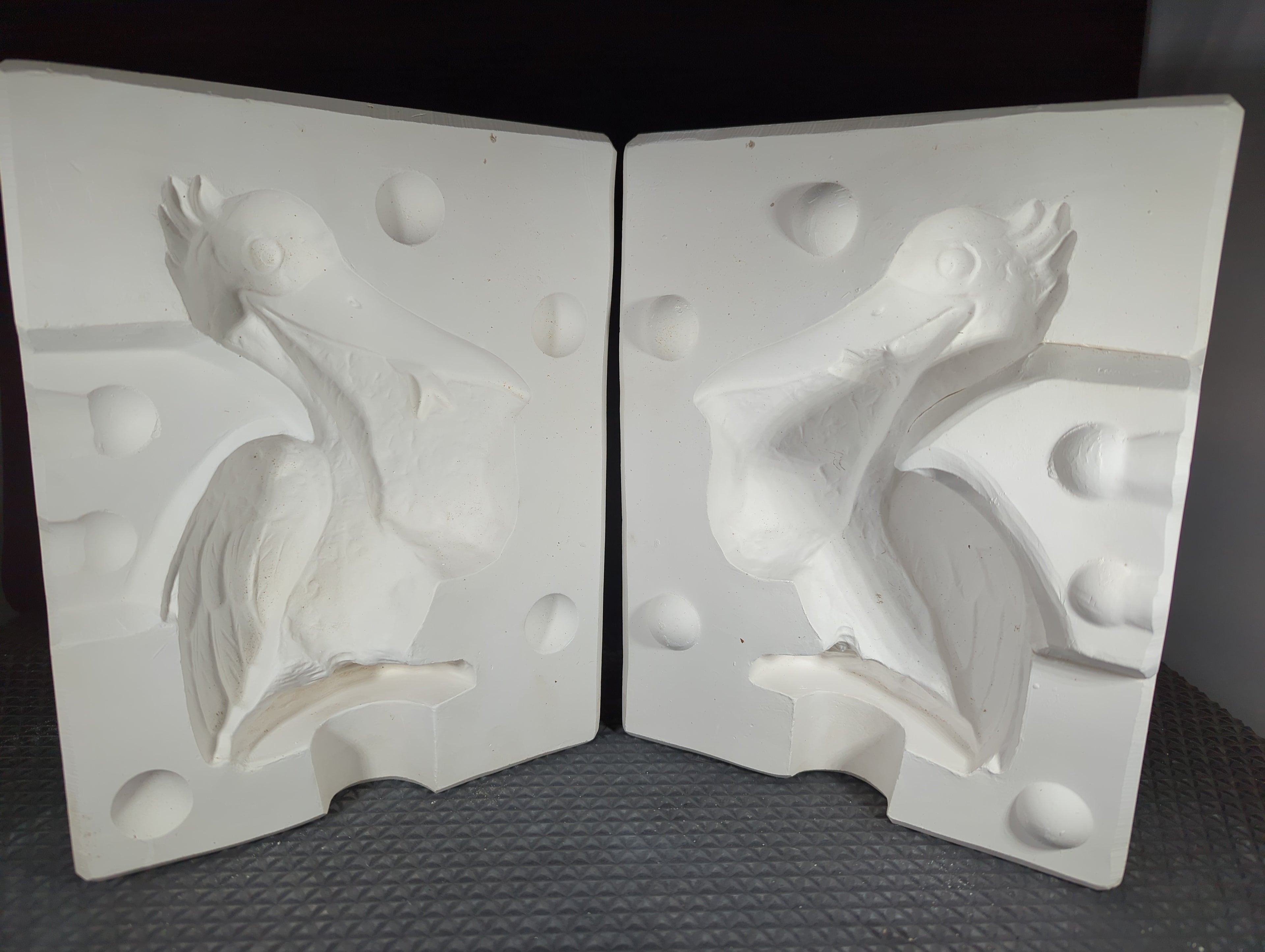 CM0864 - 904 Verne Elliott Molds Pelican