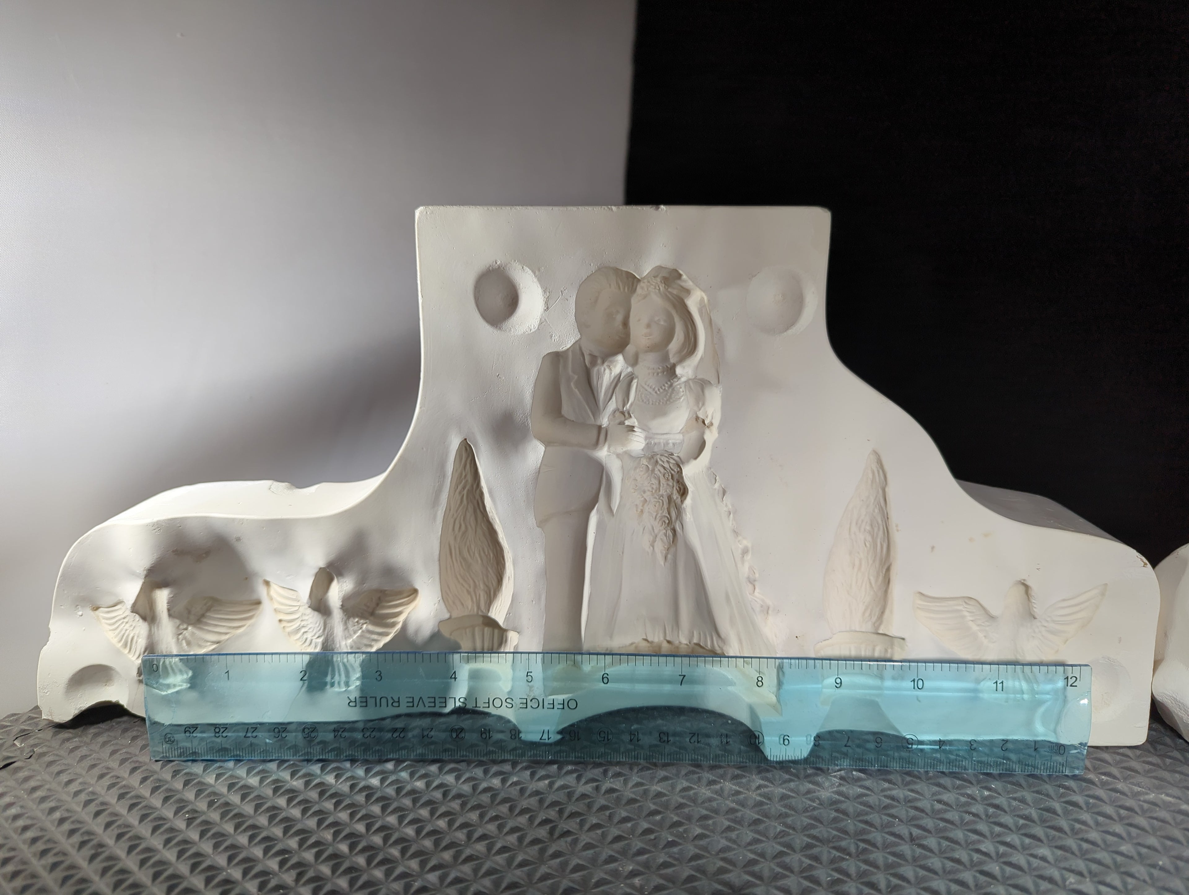 CM0496 - L-1111 Gare Wedding Couple with Doves