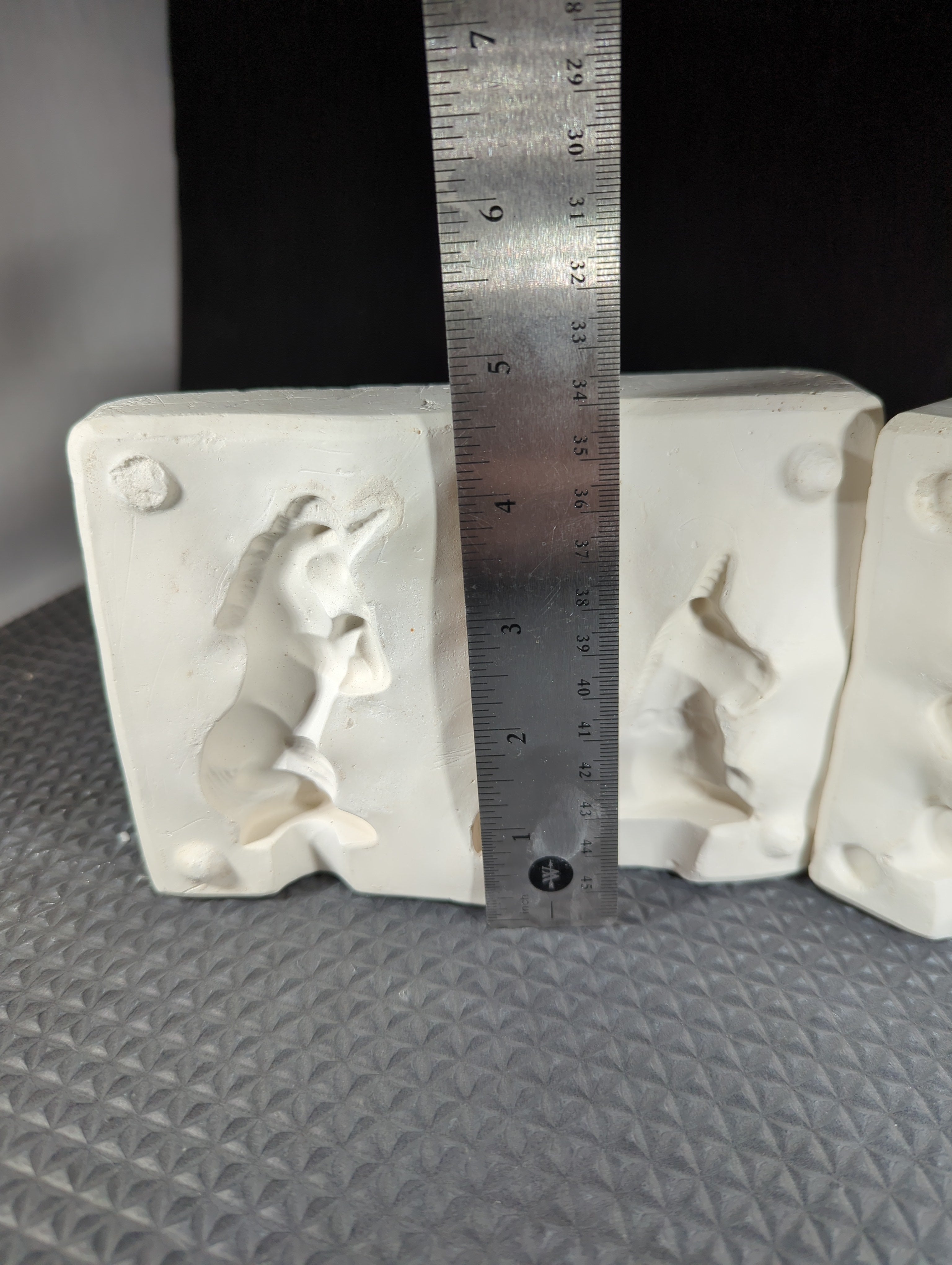 CM0553 -617 Ingmar Molds - 2 Unicorns
