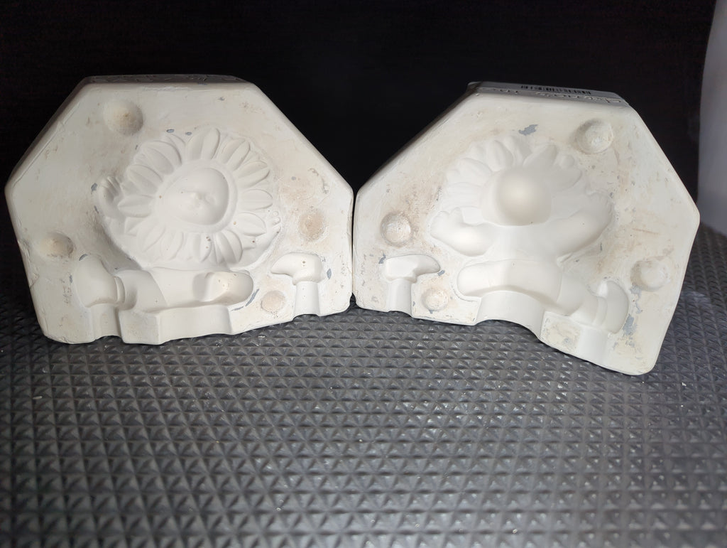 CM0484 - D-1655 Dona's Mold Mini Sunflower Baby w Hands Up