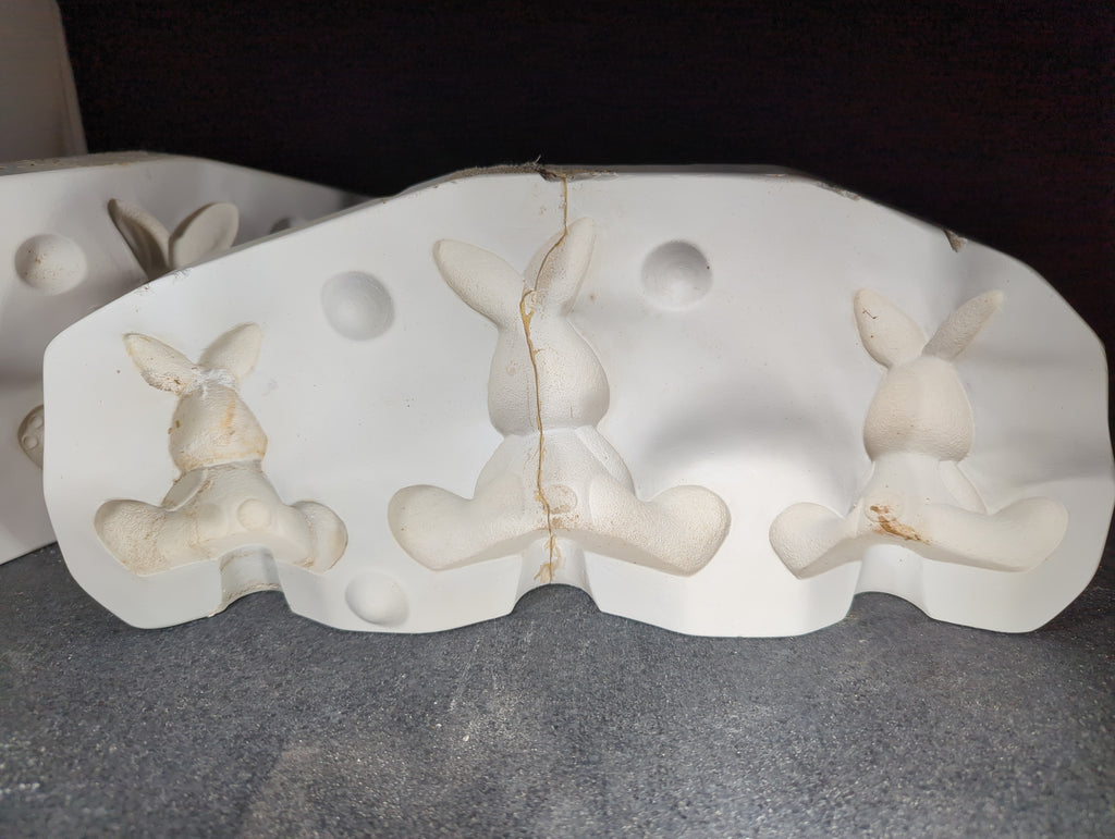 CM0195 - J1328 Clay Magic Three Little Bunnies