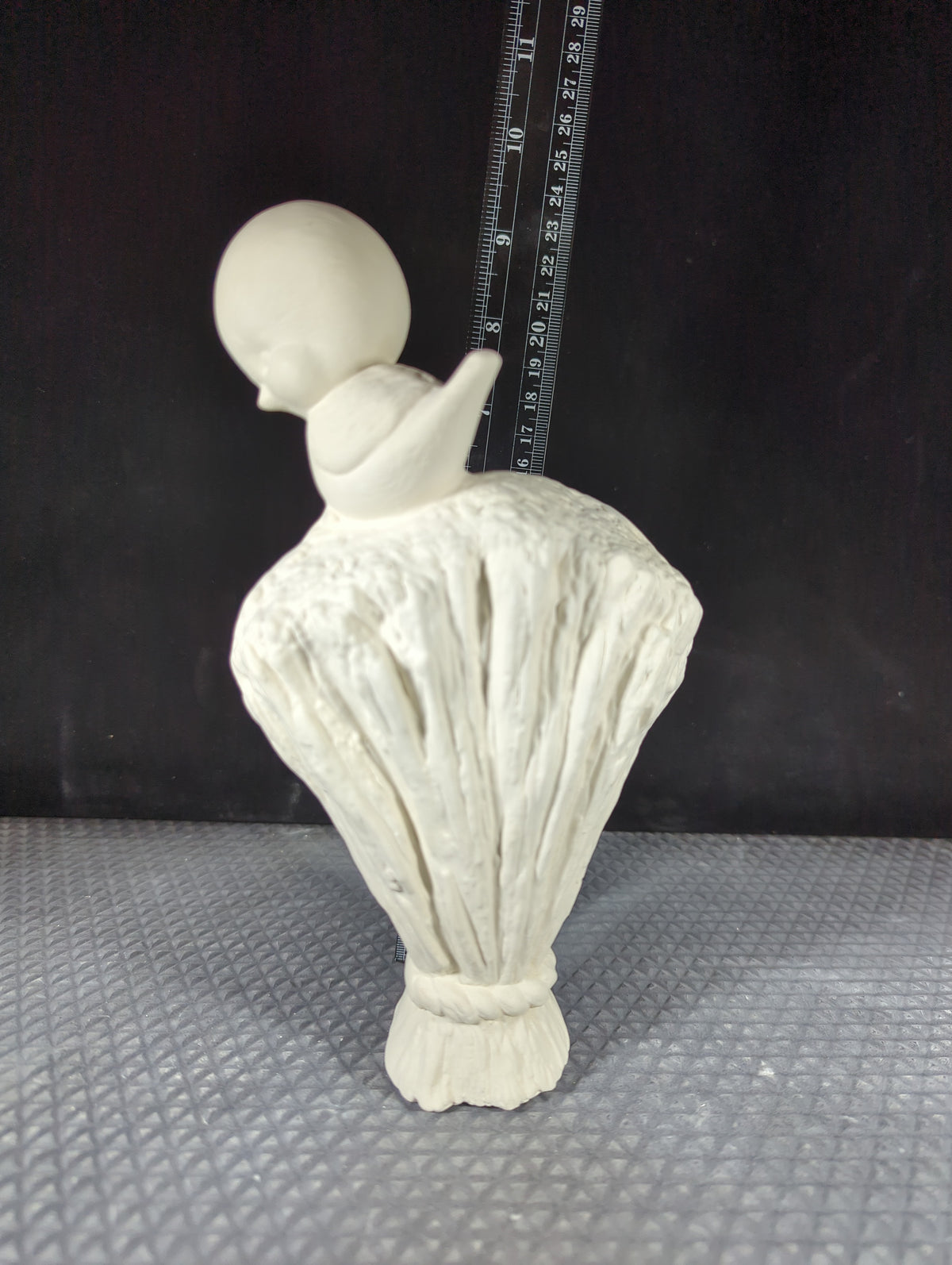 CM1492B - Broom top with bird Low Fire Bisque