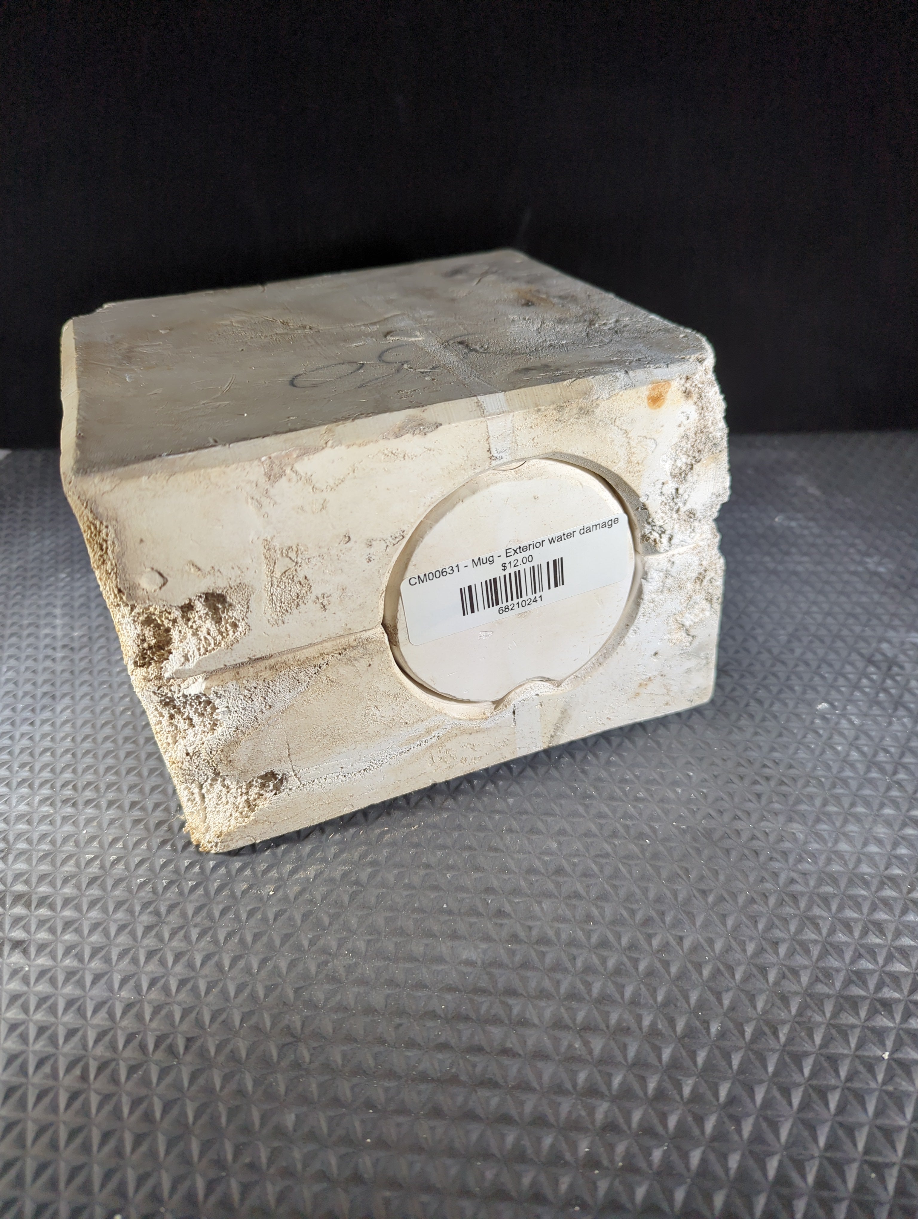 CM00631 - Mug - Exterior water damage