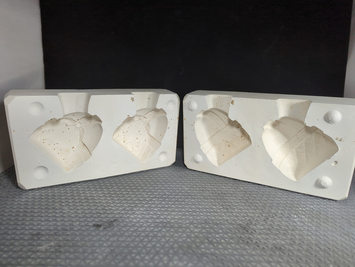 CM1257 - 848 Boothe Pumpkin Favor (2)  Basket Mold