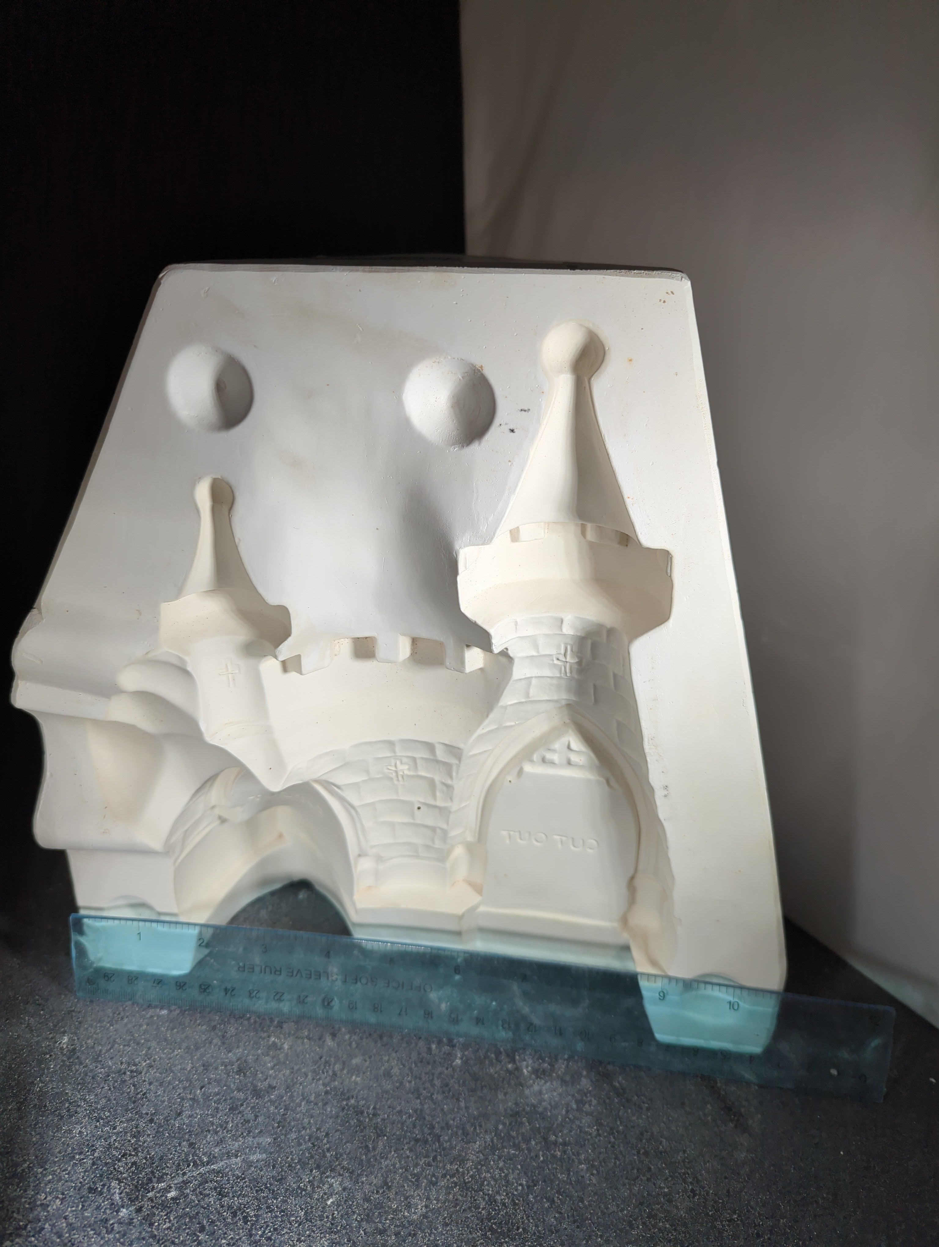 CM0166 - L-927 Gare Castle