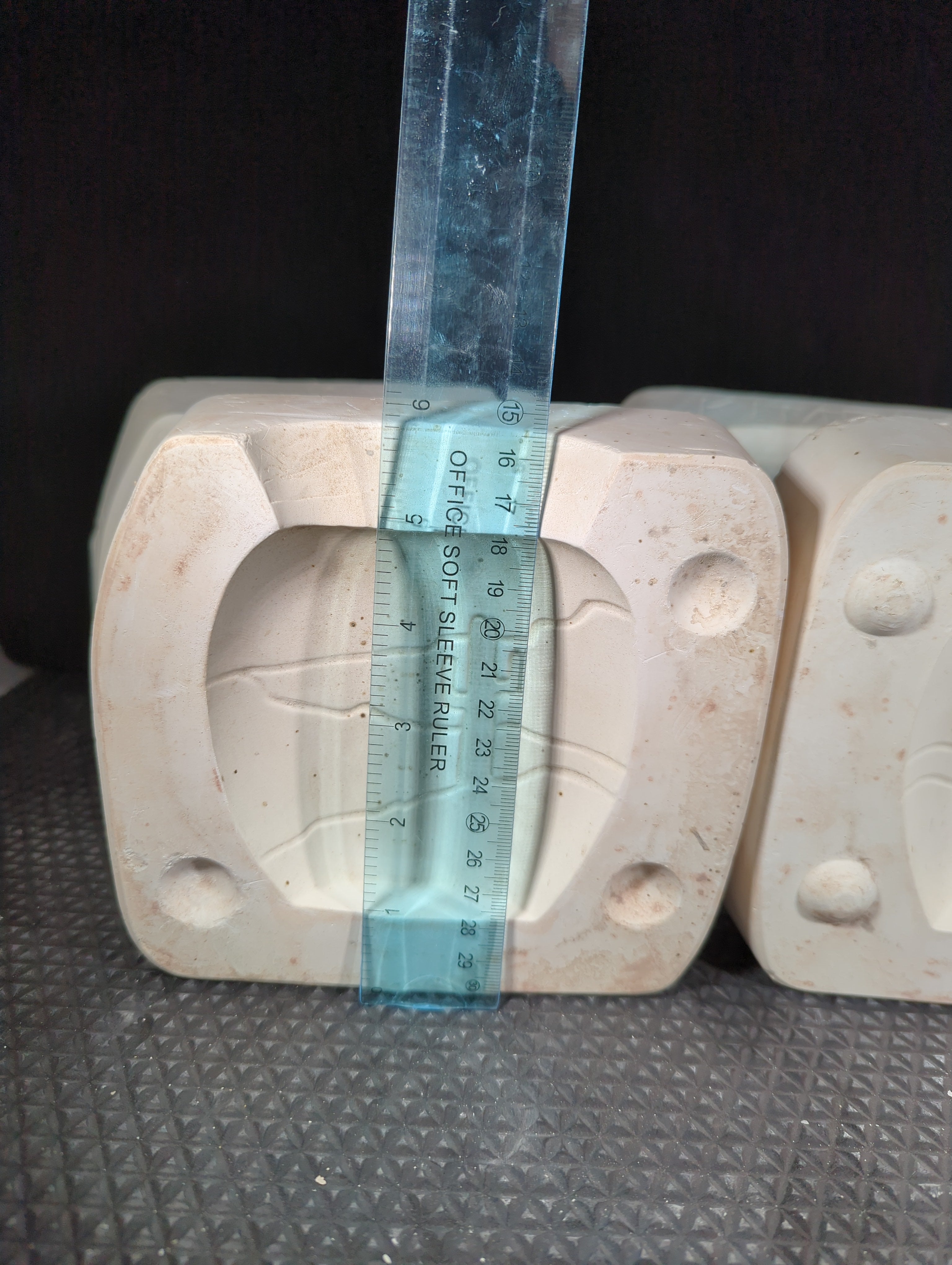 CM0299 - 1680 Kimple Small Pillow Vase