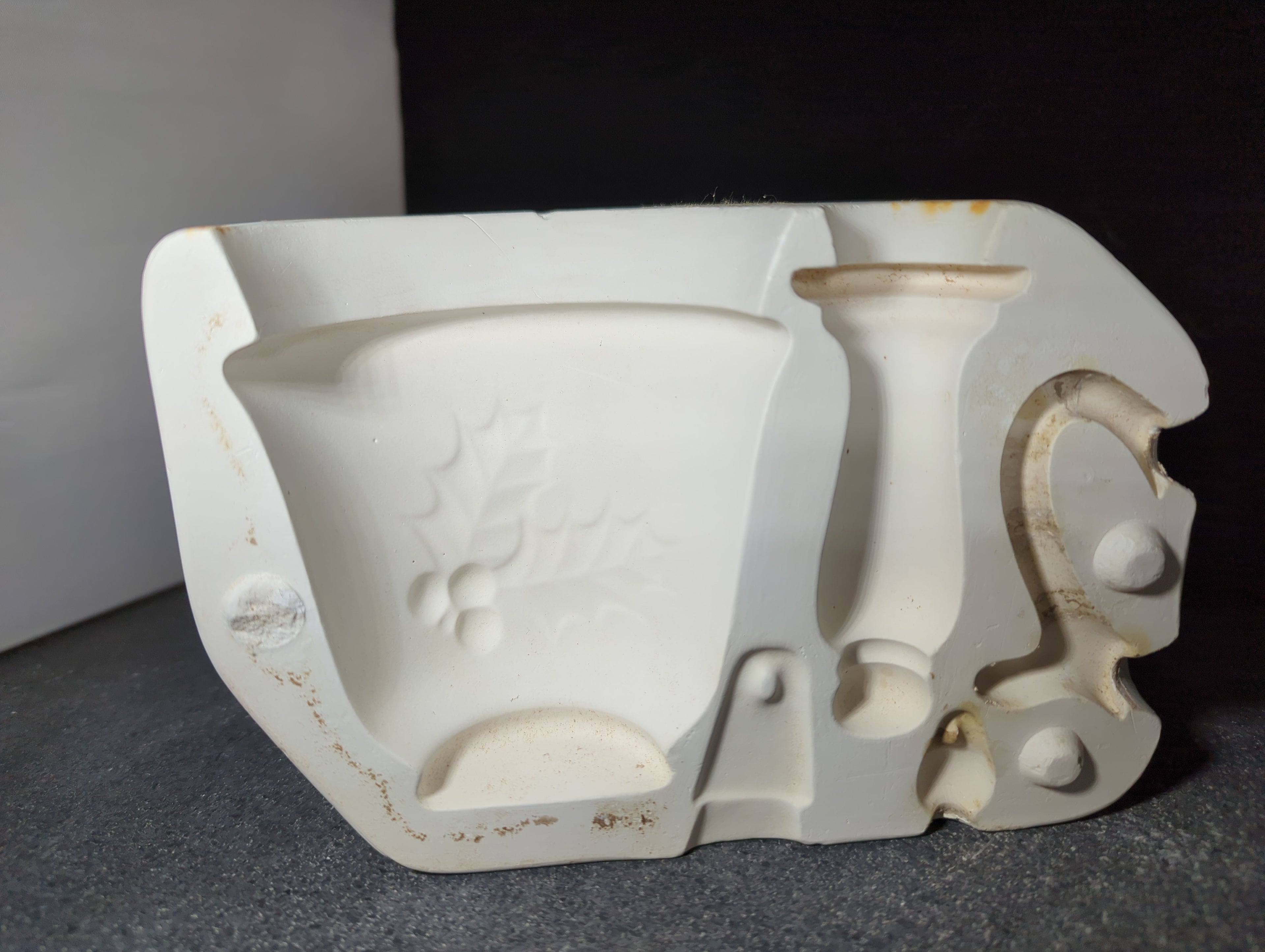 CM0171 - DM 328 Duncan Holly Cup or Bell