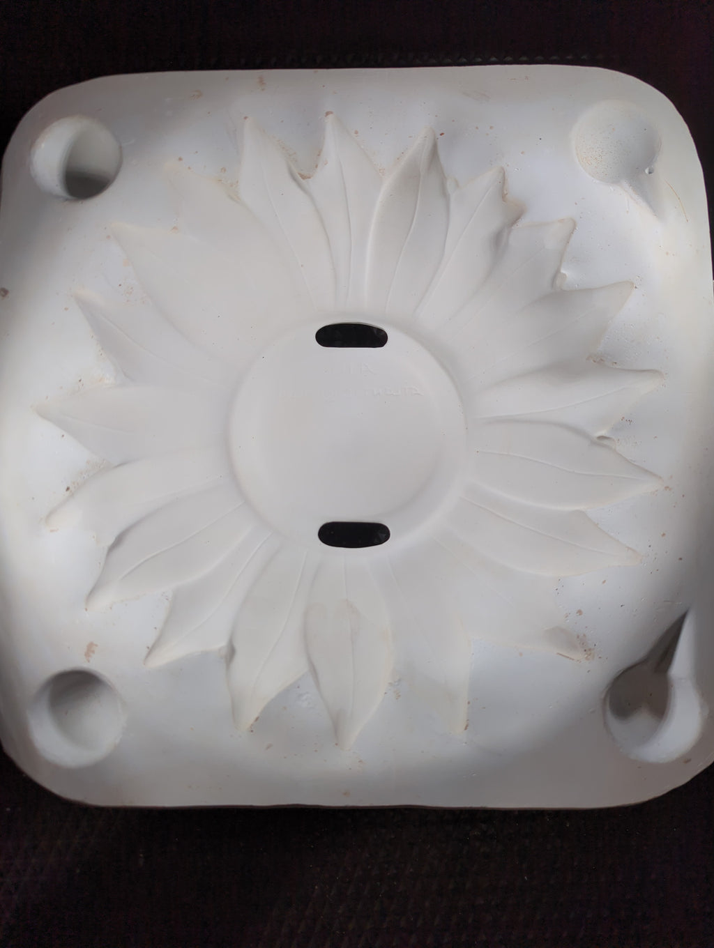CM0240 - A110 Atlantic Large Poinsettia Dish