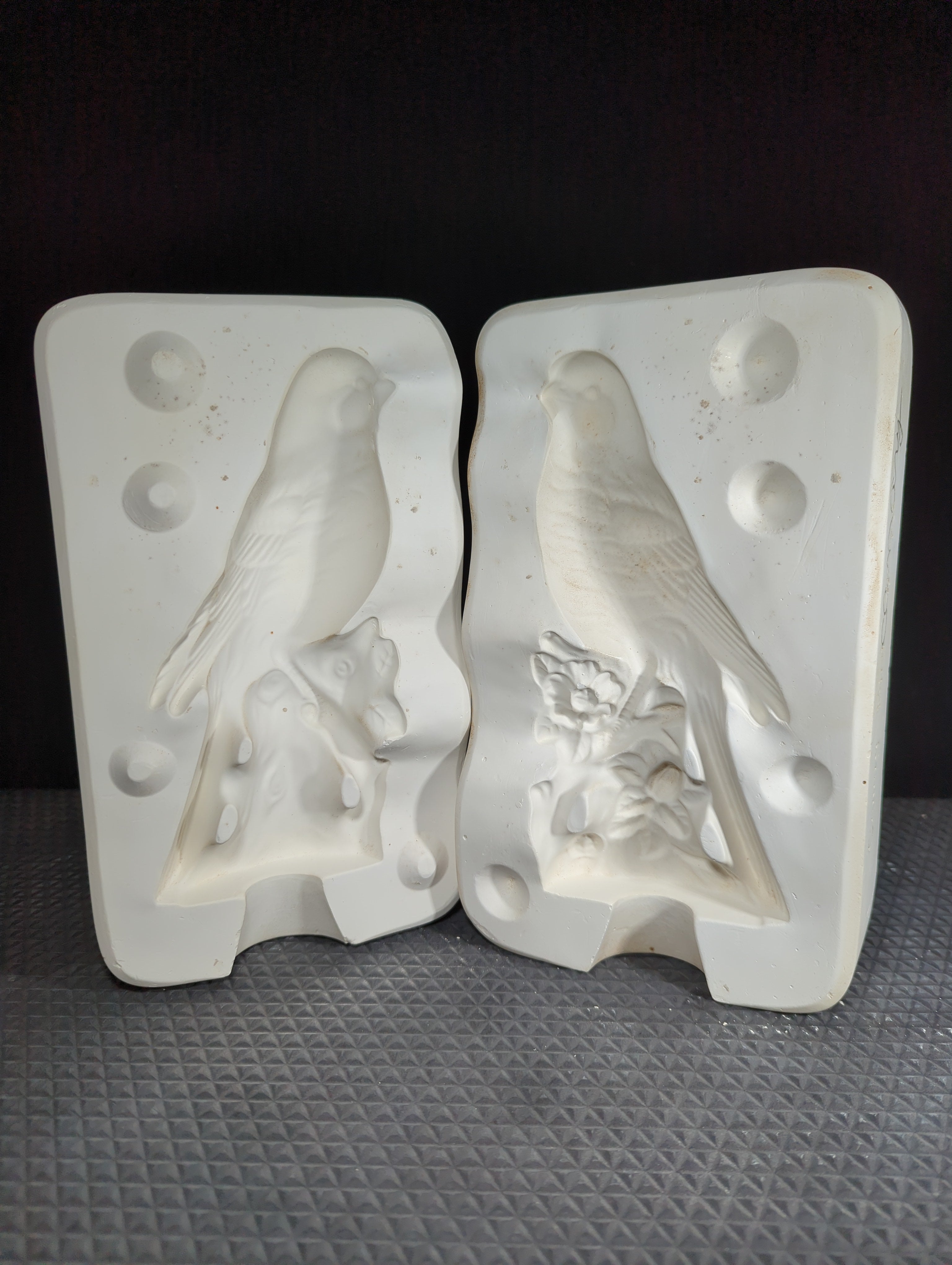 CM0533 - 43 Big D Molds Canary
