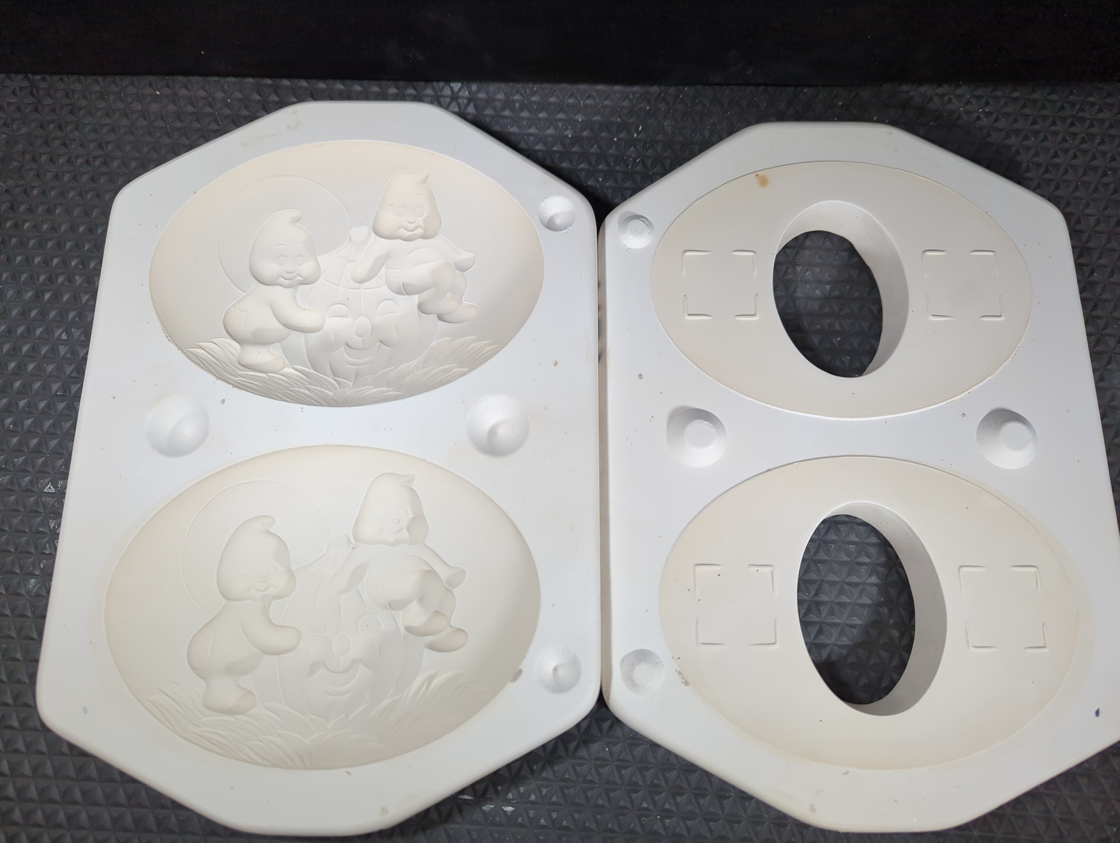 CM0660 - D-1439 Dona's Molds Ghosts w/ Pumpkin Seasons Inserts