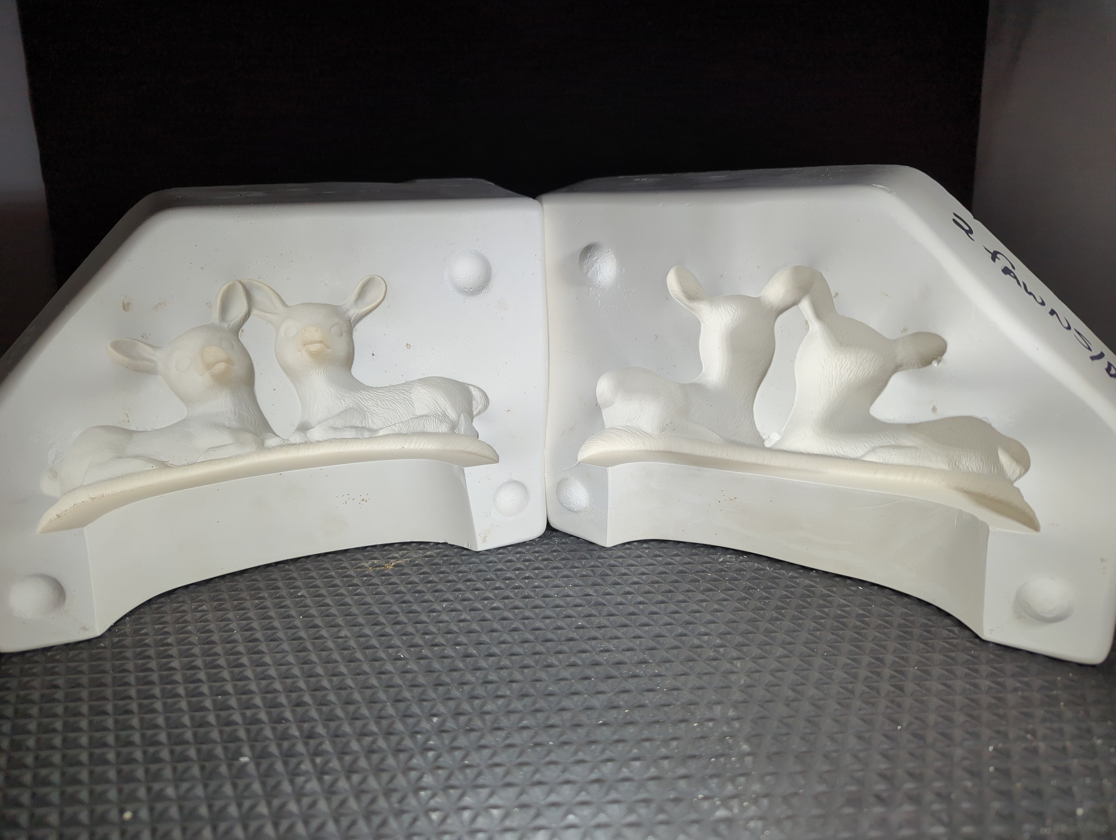 CM0560 -S181 Studio 2 Fawns/Deer