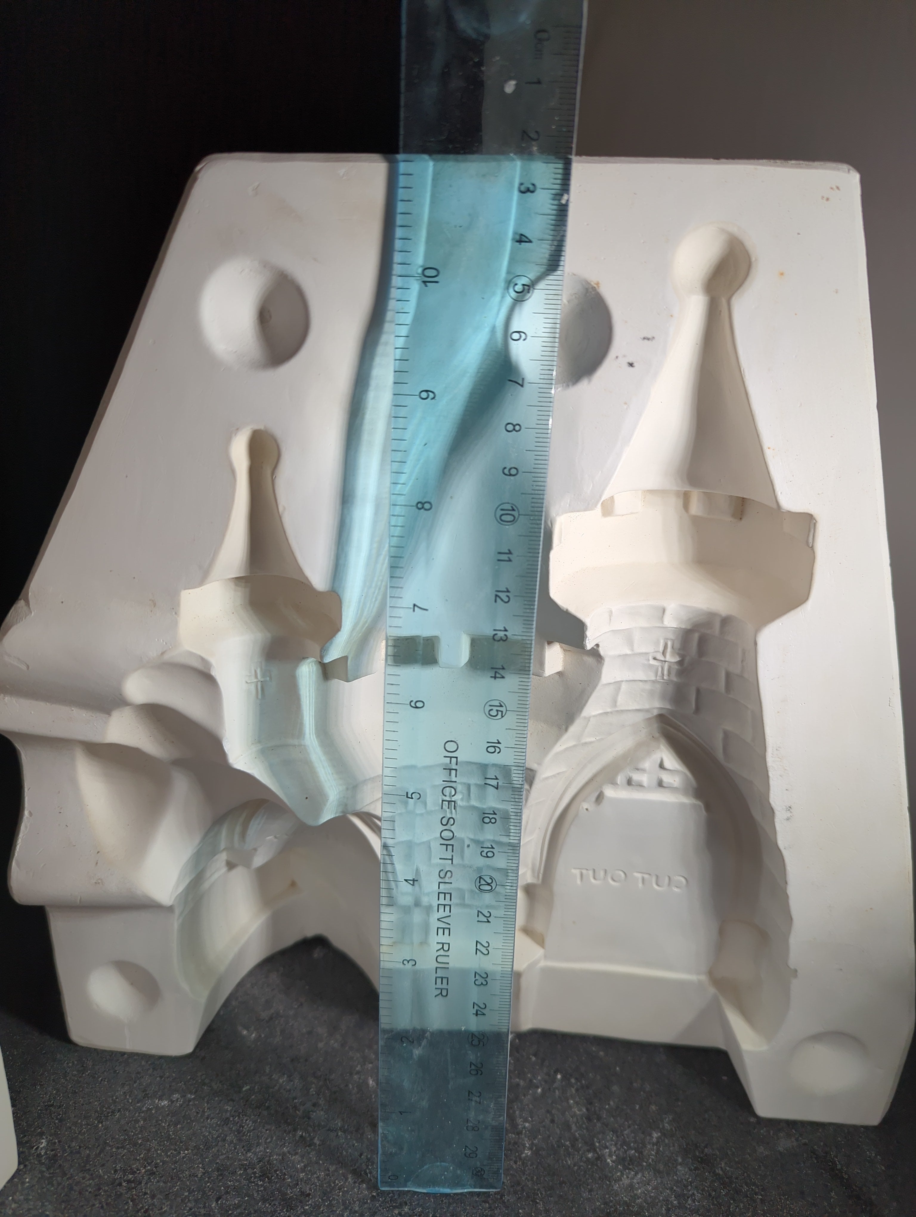 CM0166 - L-927 Gare Castle