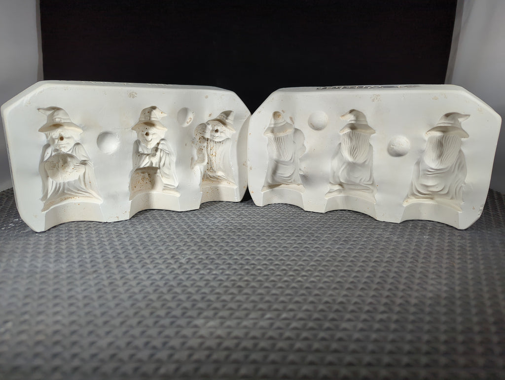 CM0666 - 300 Nancy's Mold Three Witches 3 1/2"T