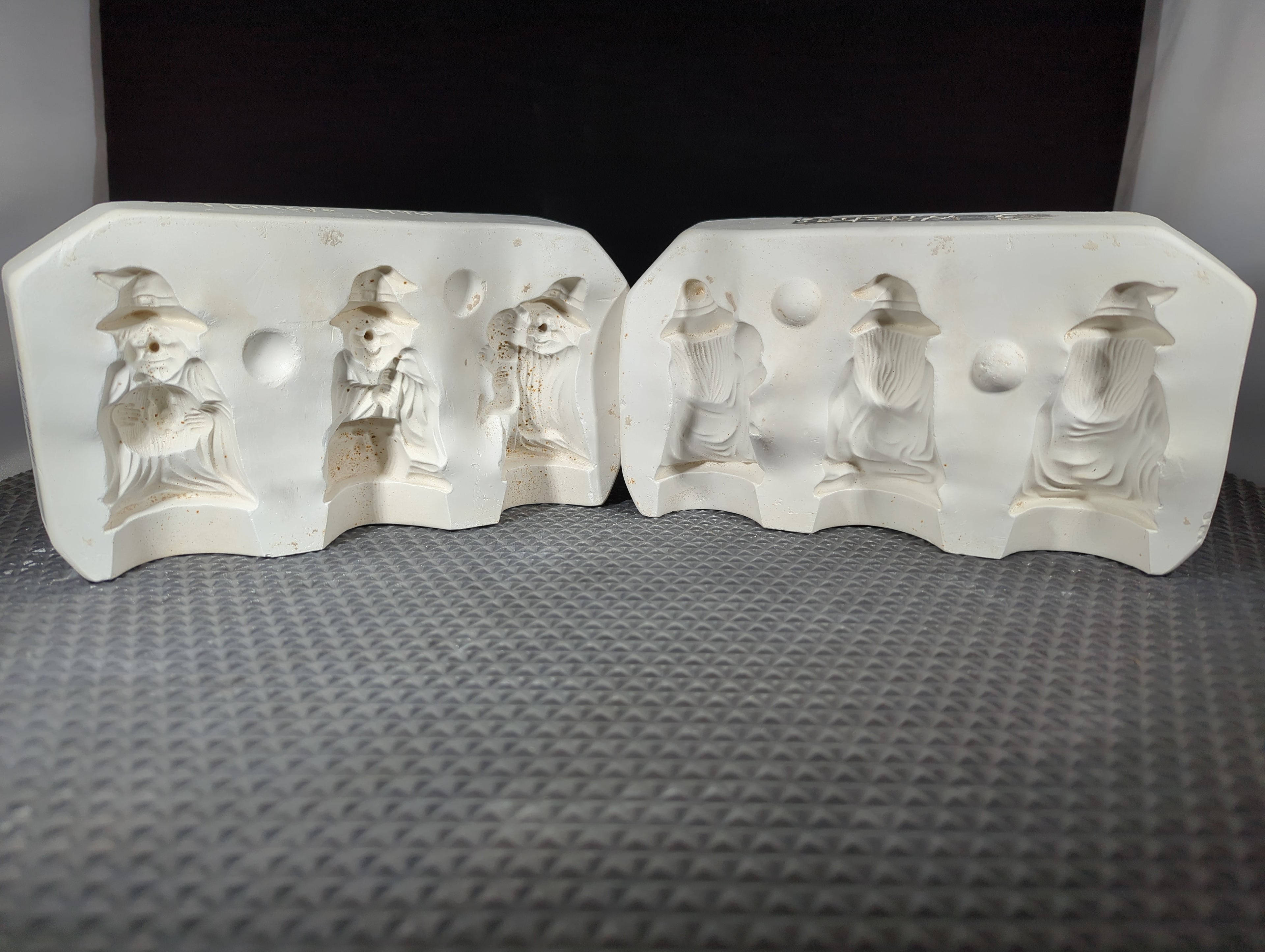 CM0666 - 300 Nancy's Mold Three Witches 3 1/2"T