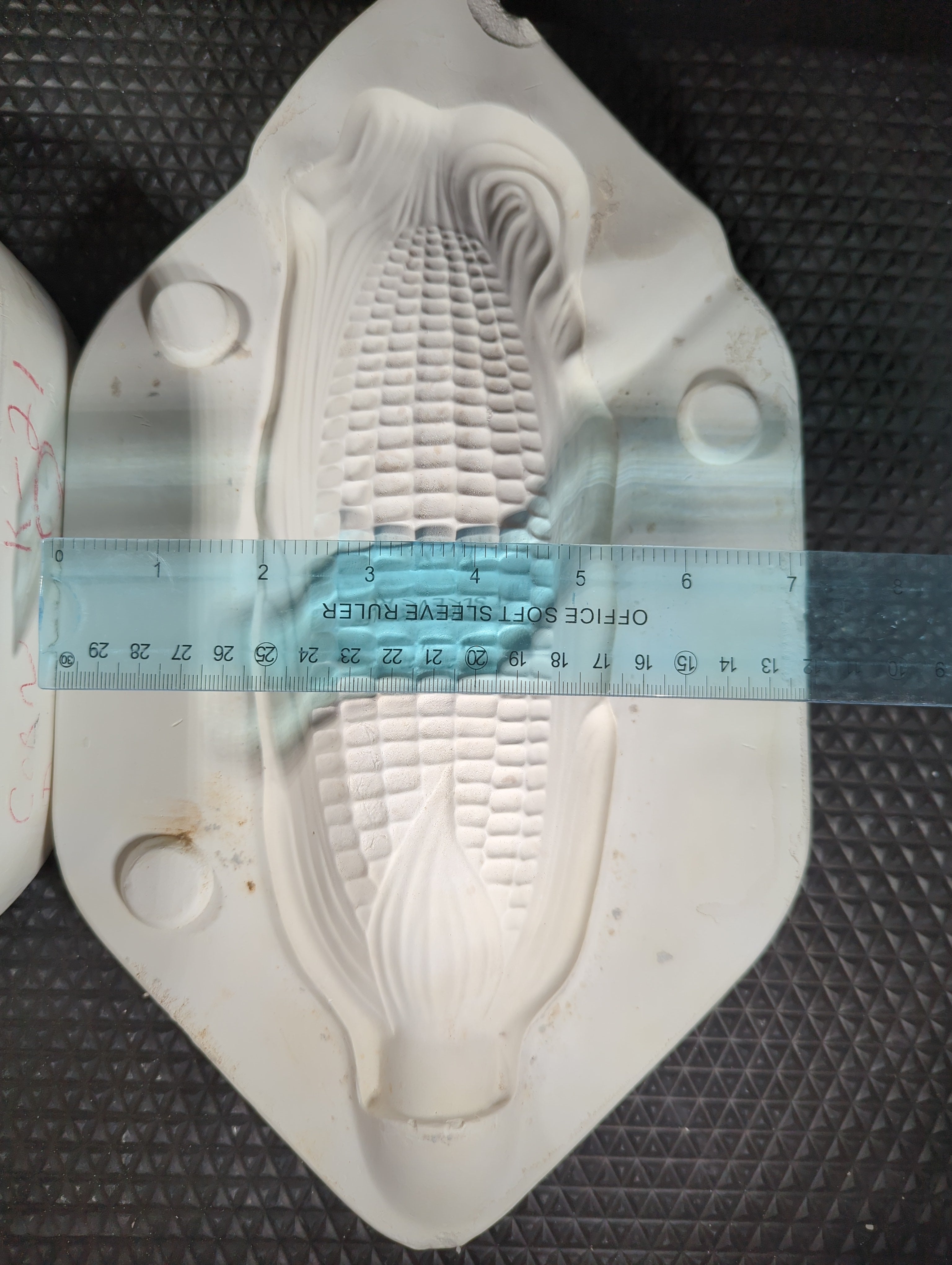CM0290 - DM 303 Duncan Corn Cob Dish