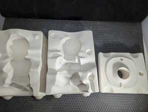 CM0923 -P316 Provincial Praying Boy Mold