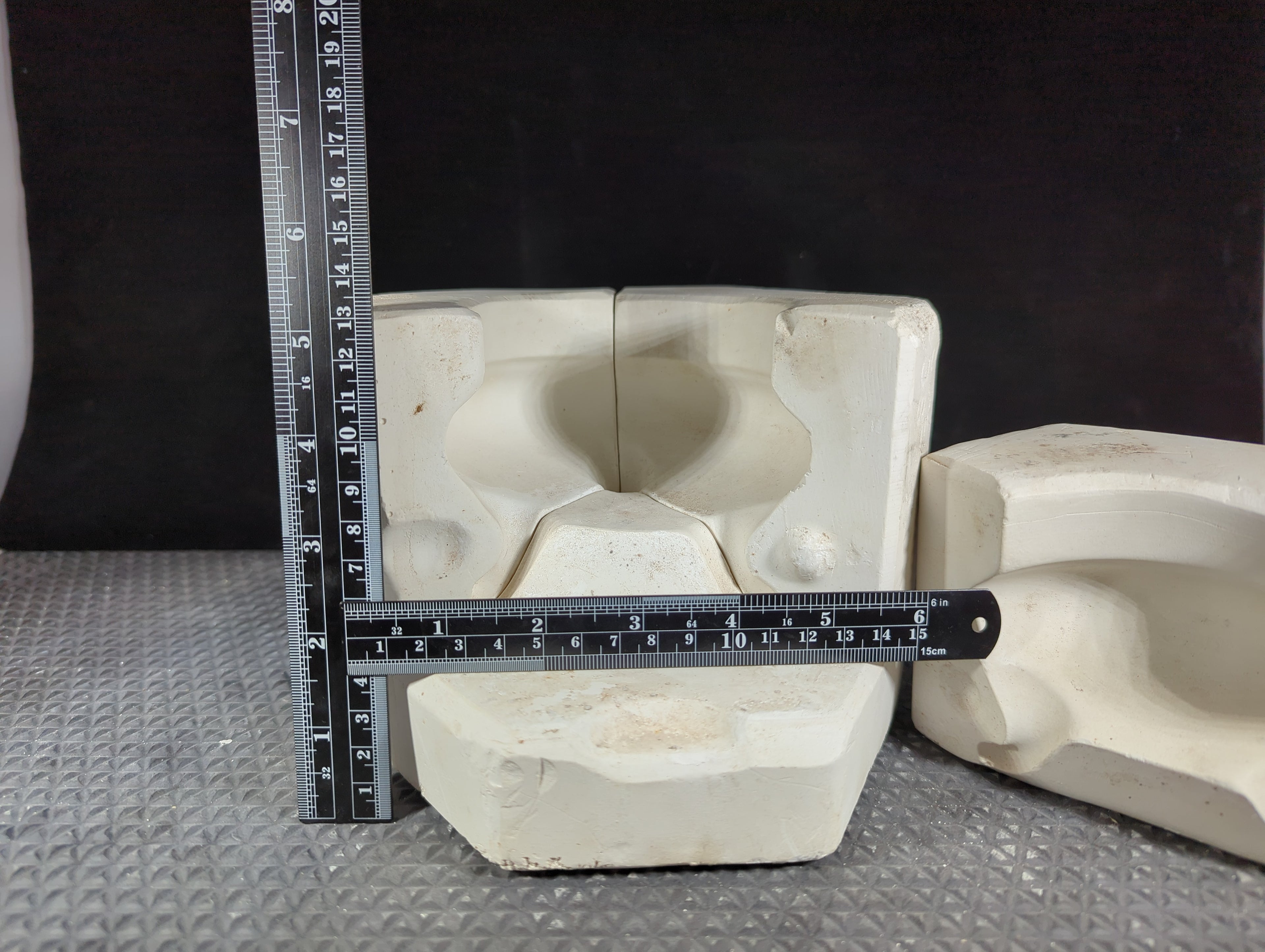 CM0687 - Three Legged Bowl/ Cauldron