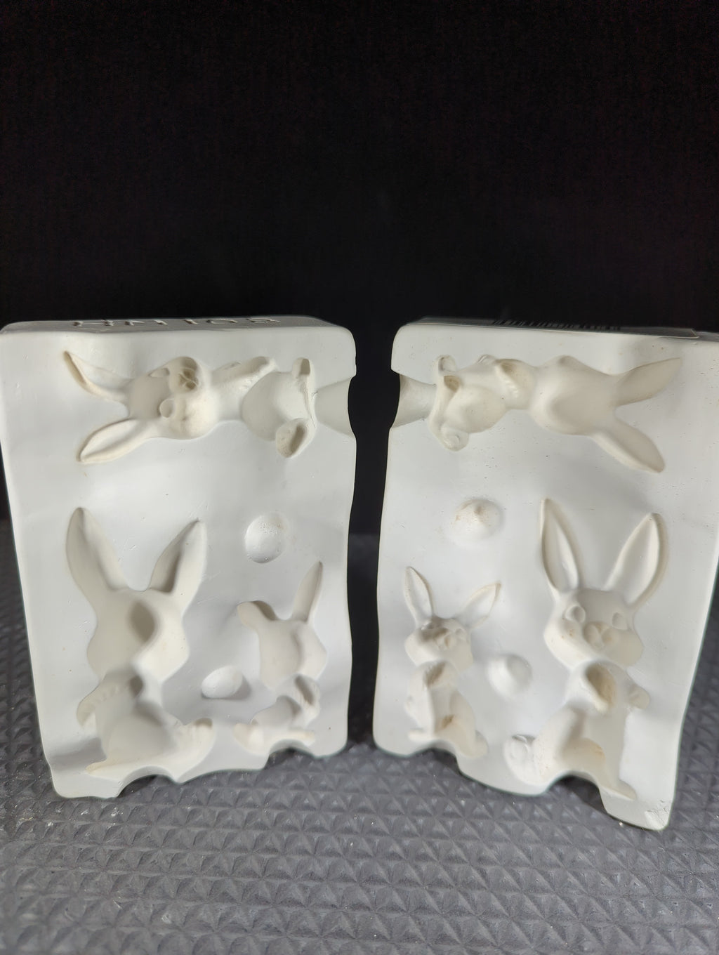 CM0551 -HM108 Duncan Bunny Family