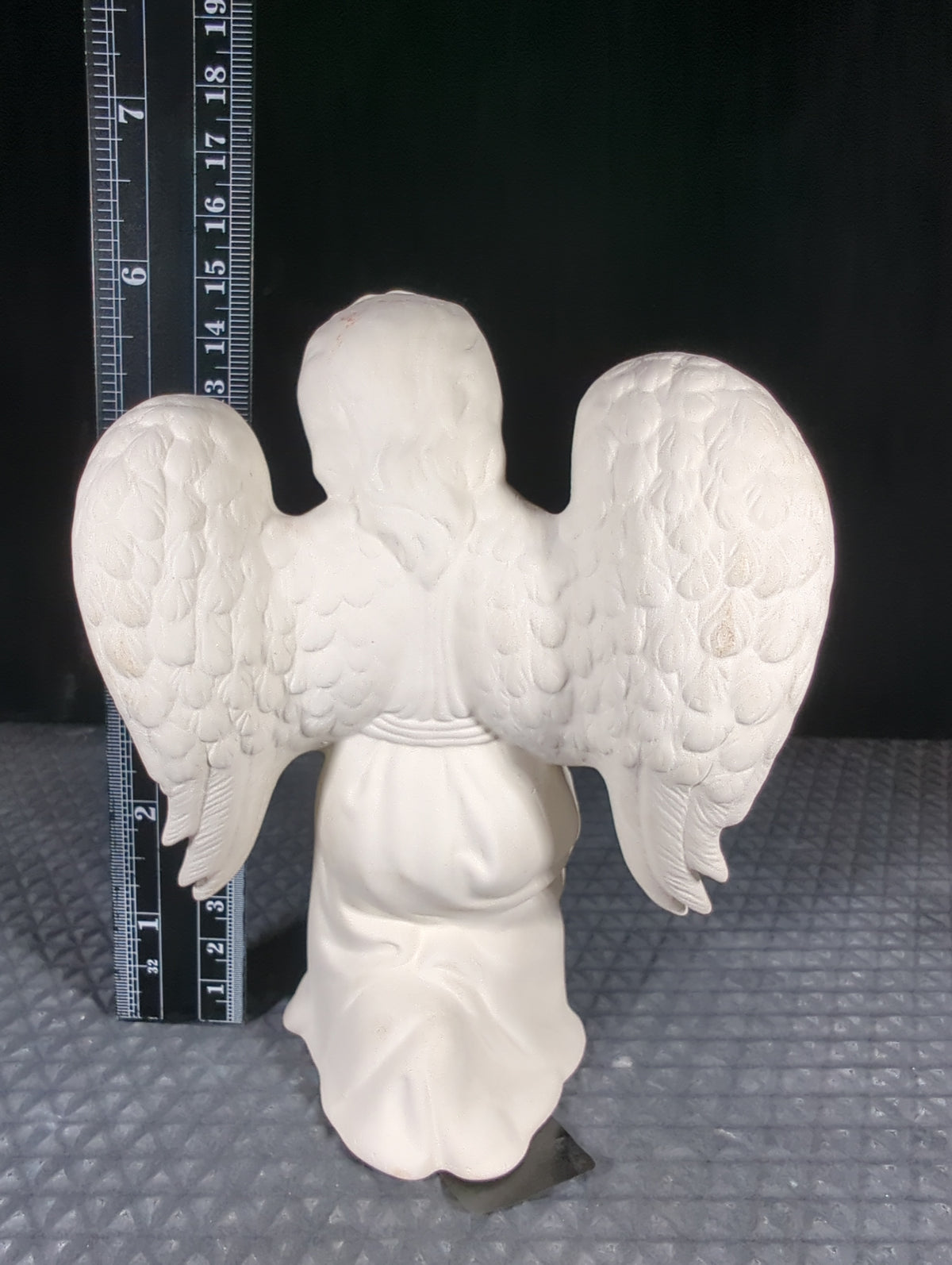 CM1487B7 - Kneeling Angel Low Fire Bisque