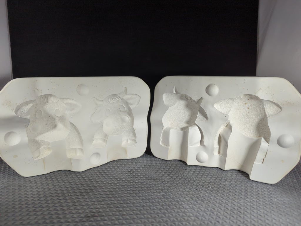 CM0918 - J1007 Clay Magic Two Cow Att