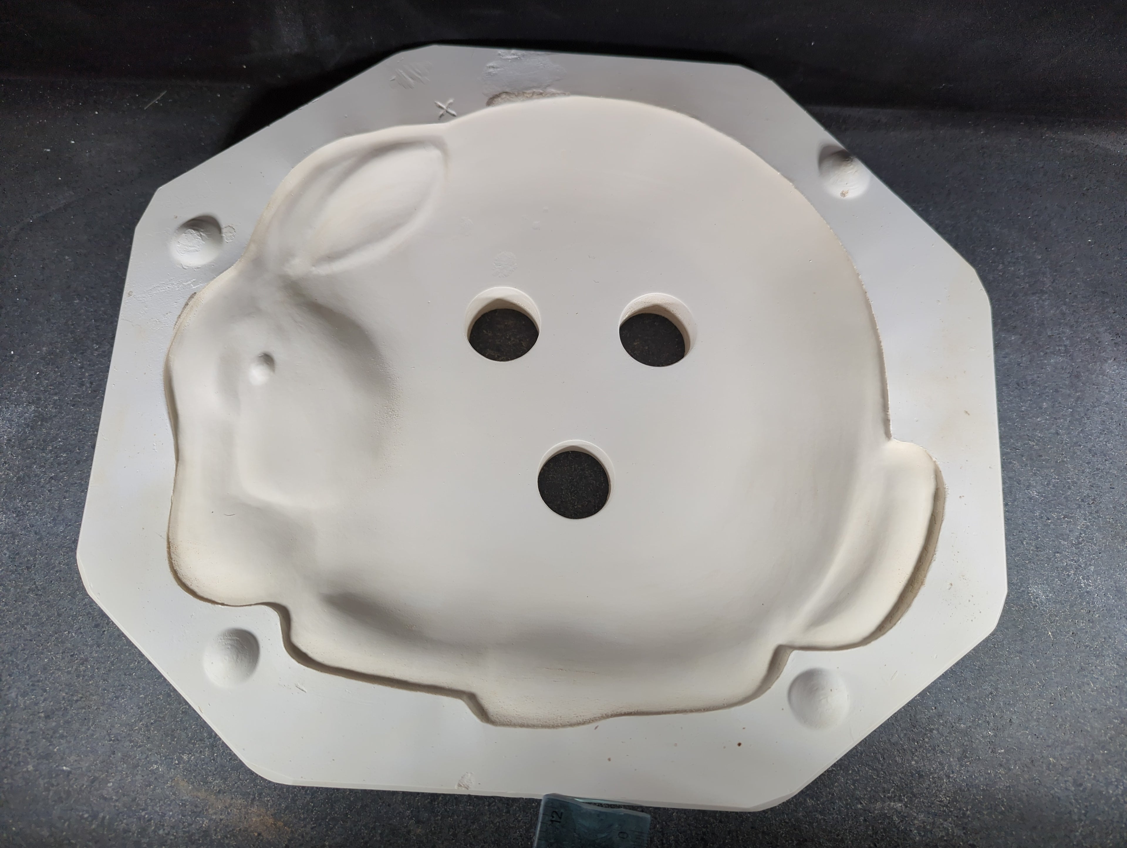 CM0180 - 1260 Booth Bunny Plate Large