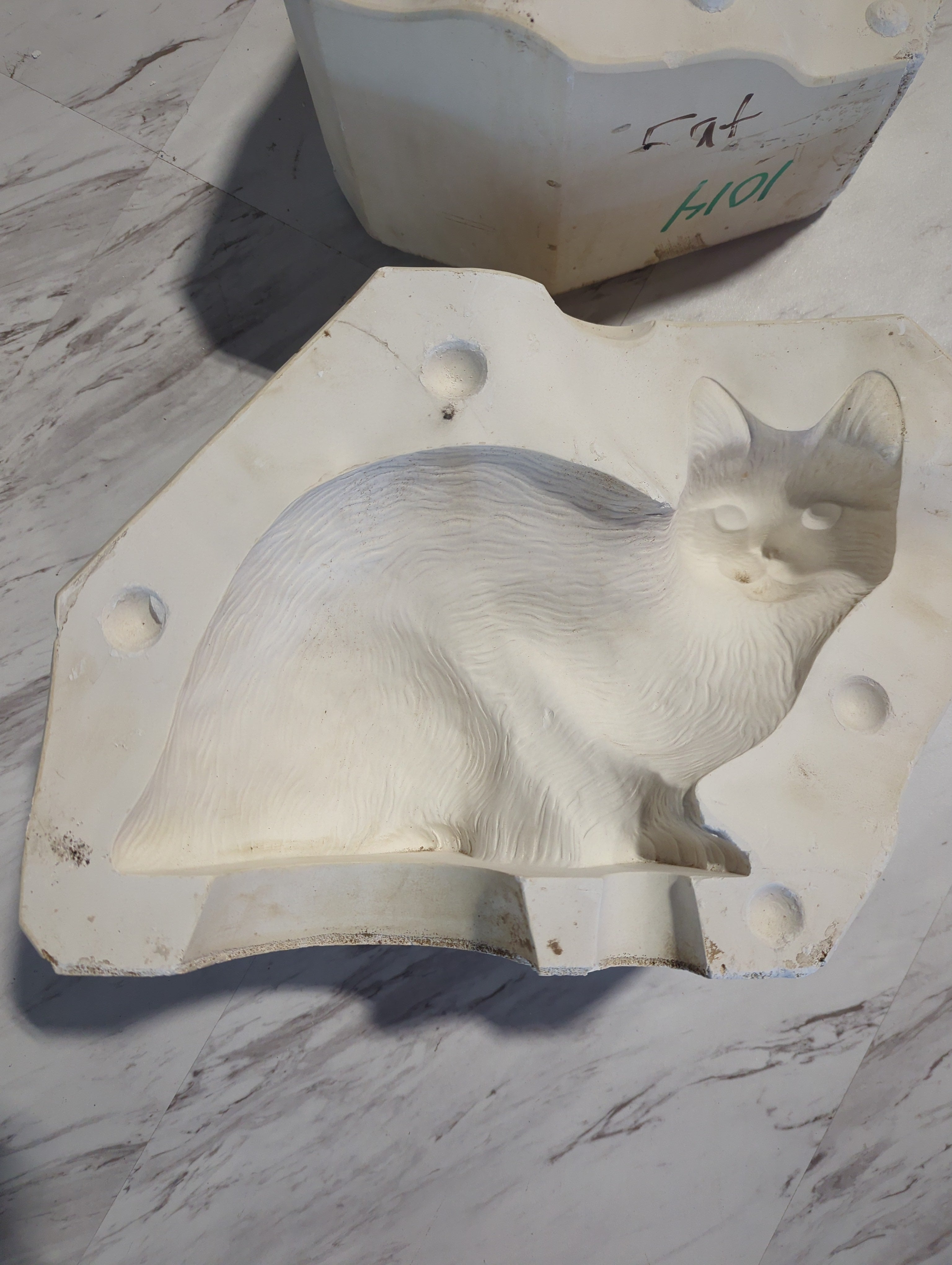 CM0305 - DM 1355 Duncan Garden Cat 13" T