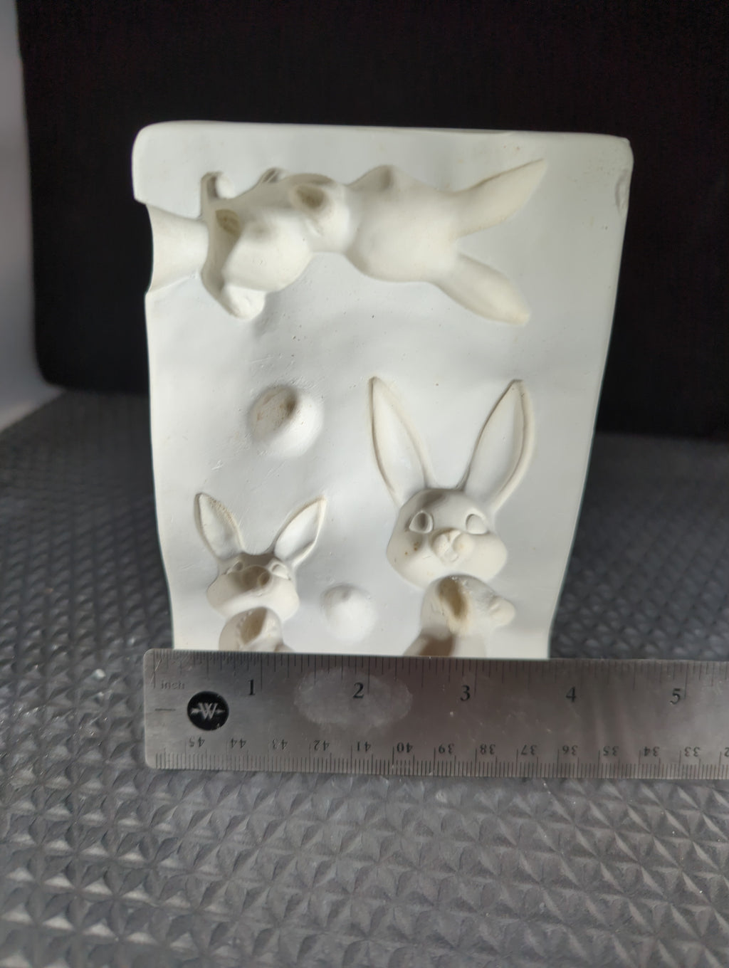CM0551 -HM108 Duncan Bunny Family